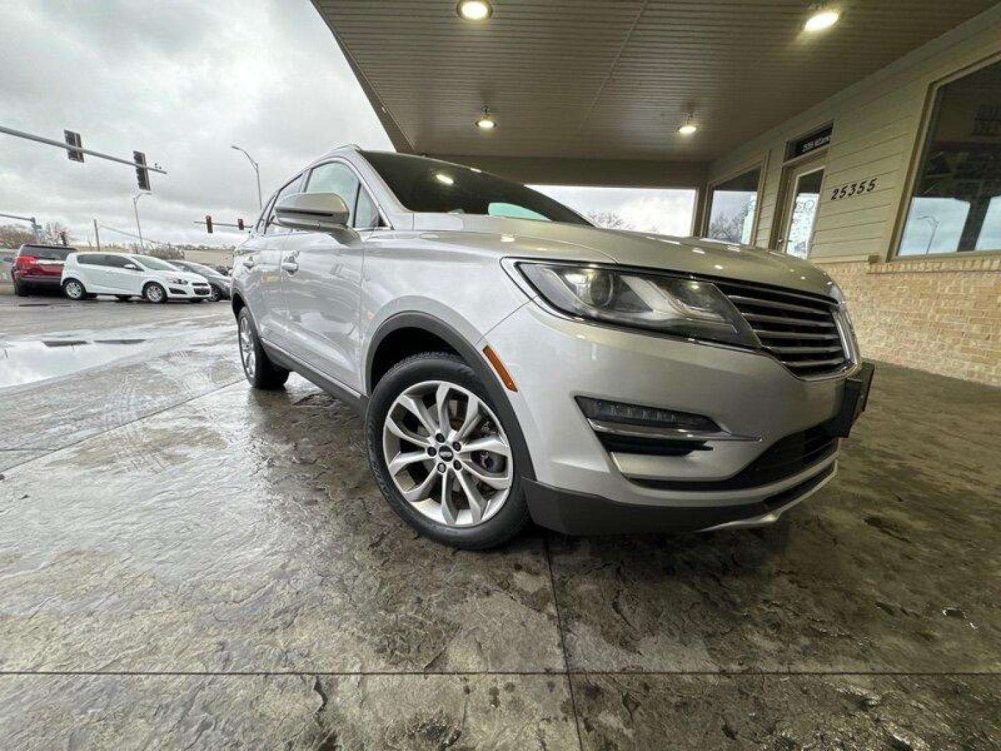 2017 Luxe Silver Metallic Lincoln MKC Select (5LMCJ2C9XHU) with an 2.0 engine, Automatic transmission, located at 25355 Eames Street, Channahon, IL, 60410, (815) 467-1807, 41.429108, -88.228432 - Ladies and gentlemen, boys and girls, let me introduce you to the one and only 2017 Lincoln MKC Select! This baby is powered by a 2.0 engine that'll have you zooming down the streets like a superhero on a mission. *NEW TIRES AND NEW BRAKES* Now, let's talk about the factory default features. This b - Photo#0