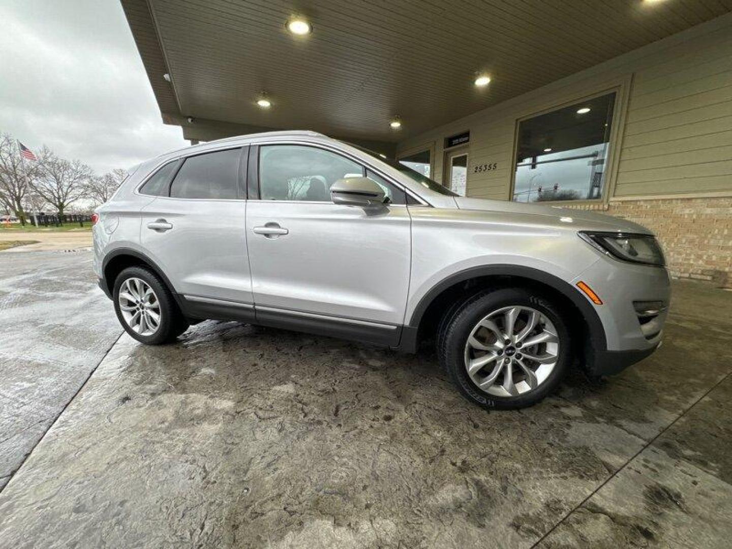 2017 Luxe Silver Metallic Lincoln MKC Select (5LMCJ2C9XHU) with an 2.0 engine, Automatic transmission, located at 25355 Eames Street, Channahon, IL, 60410, (815) 467-1807, 41.429108, -88.228432 - Ladies and gentlemen, boys and girls, let me introduce you to the one and only 2017 Lincoln MKC Select! This baby is powered by a 2.0 engine that'll have you zooming down the streets like a superhero on a mission. *NEW TIRES AND NEW BRAKES* Now, let's talk about the factory default features. This b - Photo#2