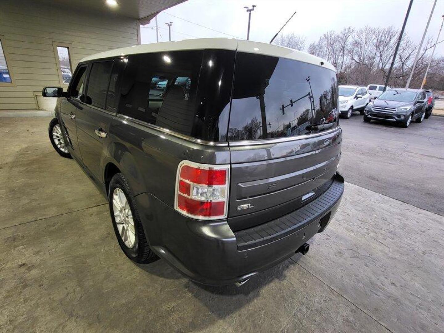 2015 Magnetic Metallic Ford Flex SEL (2FMHK6C85FB) with an 3.5L V6 287hp 254ft. engine, Automatic transmission, located at 25355 Eames Street, Channahon, IL, 60410, (815) 467-1807, 41.429108, -88.228432 - Photo#9