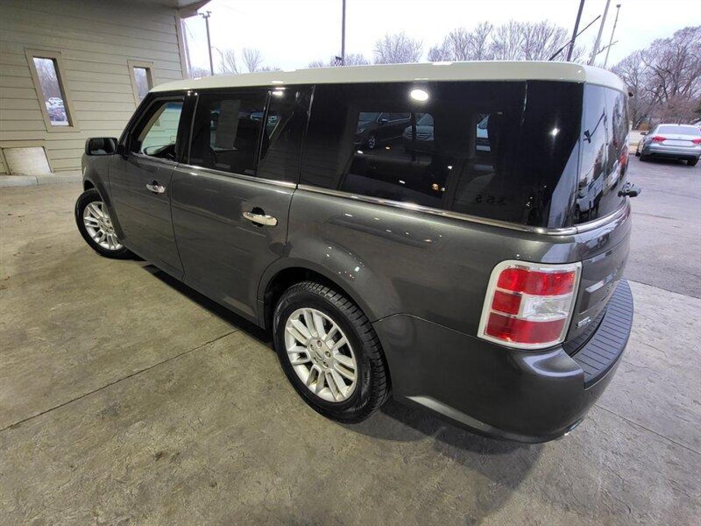 2015 Magnetic Metallic Ford Flex SEL (2FMHK6C85FB) with an 3.5L V6 287hp 254ft. engine, Automatic transmission, located at 25355 Eames Street, Channahon, IL, 60410, (815) 467-1807, 41.429108, -88.228432 - Photo#10