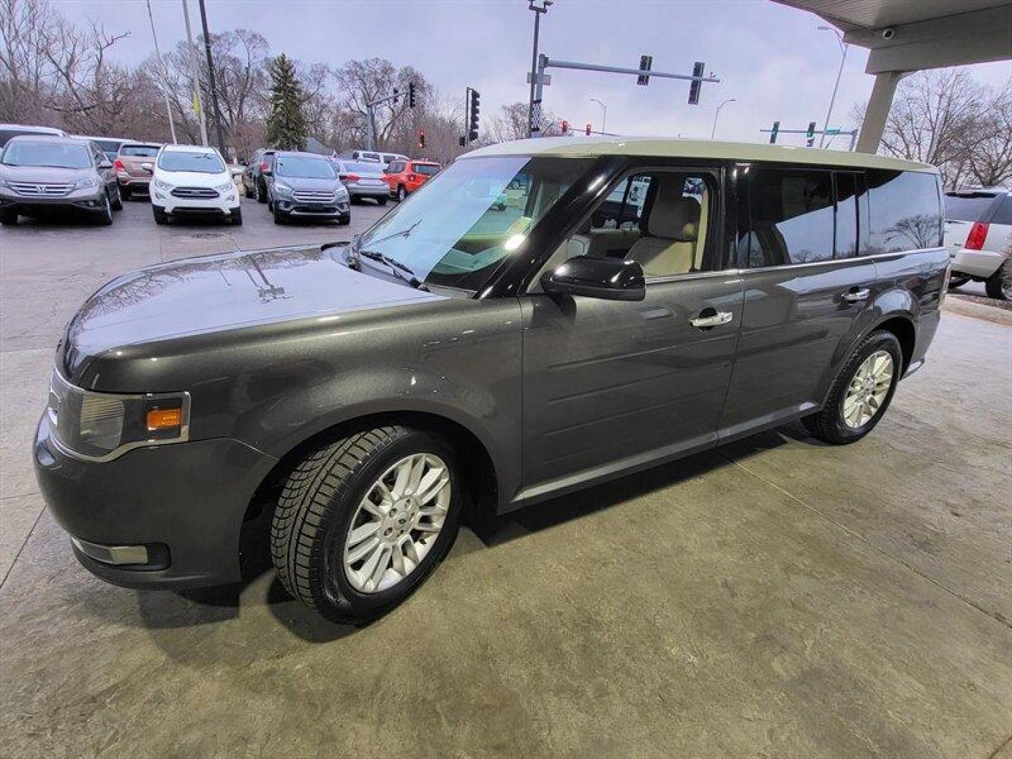 2015 Magnetic Metallic Ford Flex SEL (2FMHK6C85FB) with an 3.5L V6 287hp 254ft. engine, Automatic transmission, located at 25355 Eames Street, Channahon, IL, 60410, (815) 467-1807, 41.429108, -88.228432 - Photo#13