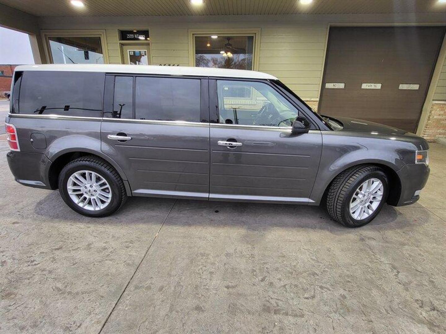 2015 Magnetic Metallic Ford Flex SEL (2FMHK6C85FB) with an 3.5L V6 287hp 254ft. engine, Automatic transmission, located at 25355 Eames Street, Channahon, IL, 60410, (815) 467-1807, 41.429108, -88.228432 - Photo#4