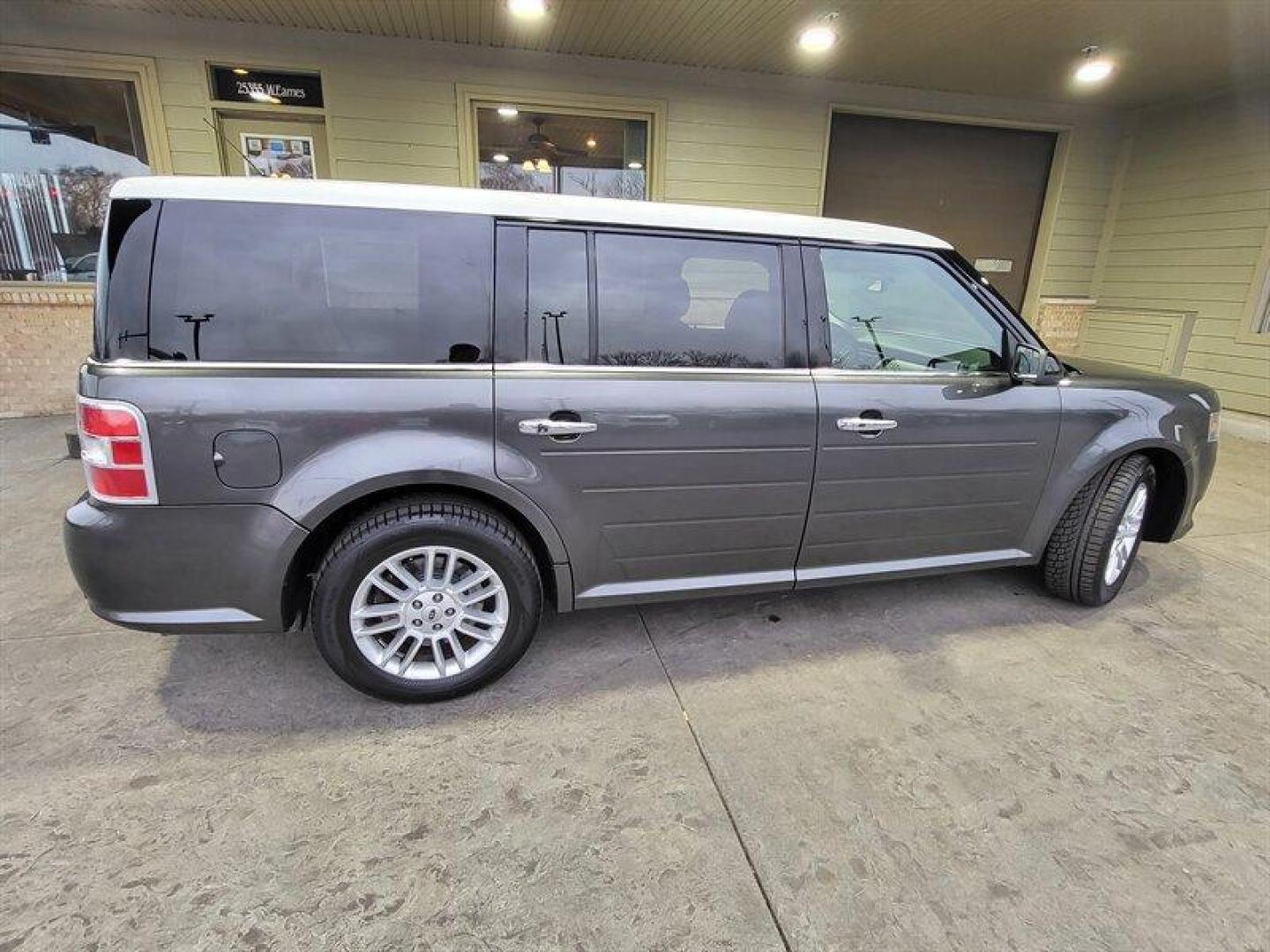 2015 Magnetic Metallic Ford Flex SEL (2FMHK6C85FB) with an 3.5L V6 287hp 254ft. engine, Automatic transmission, located at 25355 Eames Street, Channahon, IL, 60410, (815) 467-1807, 41.429108, -88.228432 - Photo#5