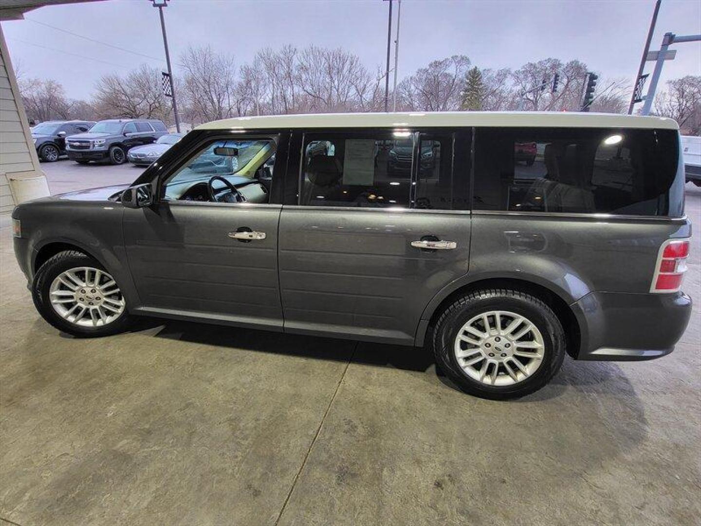 2015 Magnetic Metallic Ford Flex SEL (2FMHK6C85FB) with an 3.5L V6 287hp 254ft. engine, Automatic transmission, located at 25355 Eames Street, Channahon, IL, 60410, (815) 467-1807, 41.429108, -88.228432 - Photo#11