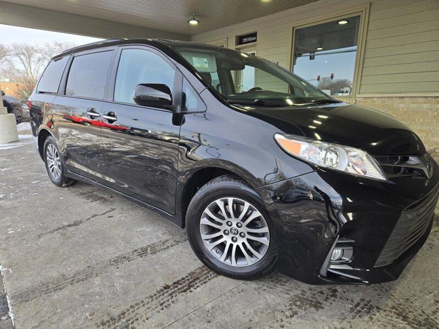 2020 Midnight Black Metallic Toyota Sienna XLE 8 Passenger (5TDYZ3DC1LS) with an 3.5 engine, Automatic transmission, located at 25355 Eames Street, Channahon, IL, 60410, (815) 467-1807, 41.429108, -88.228432 - Introducing the 2020 Toyota Sienna XLE 8-Passenger, a versatile and spacious minivan that's perfect for families and groups. Powered by a reliable 3.5-liter engine, this vehicle delivers a smooth and comfortable ride. As a factory default, this Sienna comes loaded with impressive features that mak - Photo#0