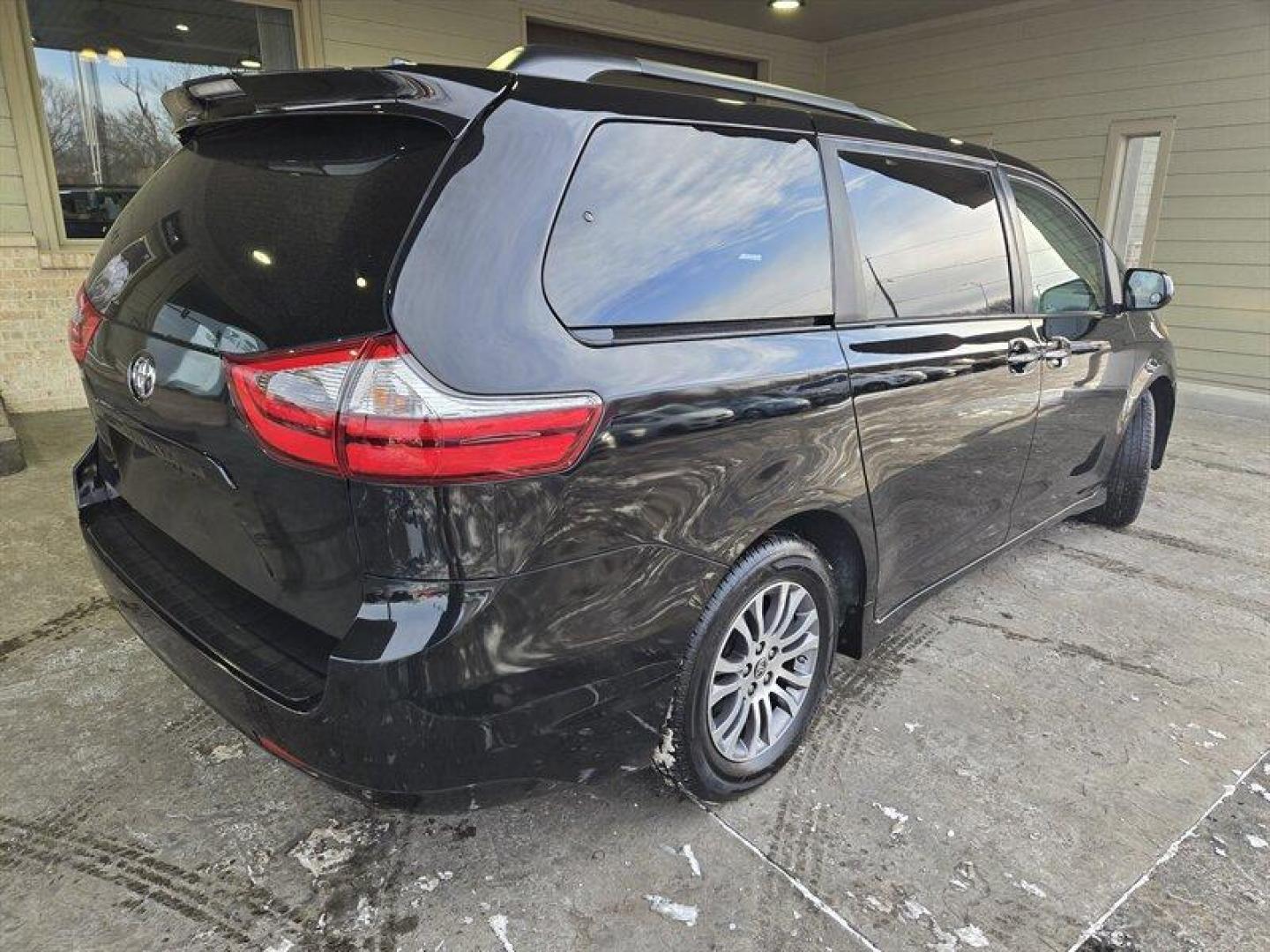 2020 Midnight Black Metallic Toyota Sienna XLE 8 Passenger (5TDYZ3DC1LS) with an 3.5 engine, Automatic transmission, located at 25355 Eames Street, Channahon, IL, 60410, (815) 467-1807, 41.429108, -88.228432 - Introducing the 2020 Toyota Sienna XLE 8-Passenger, a versatile and spacious minivan that's perfect for families and groups. Powered by a reliable 3.5-liter engine, this vehicle delivers a smooth and comfortable ride. As a factory default, this Sienna comes loaded with impressive features that mak - Photo#4