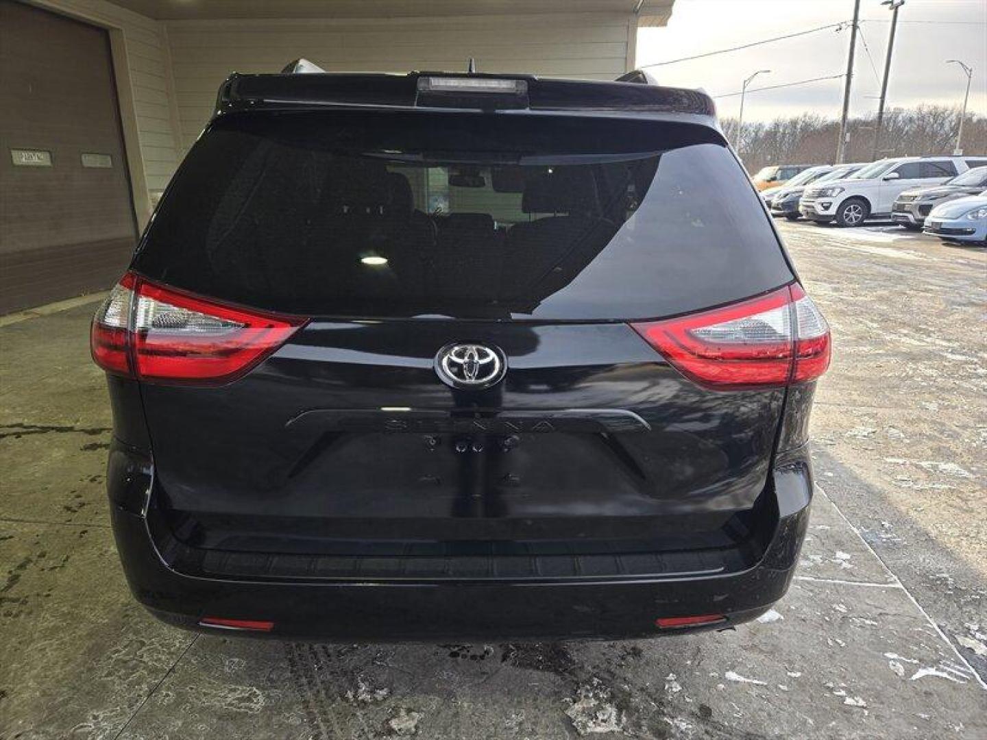 2020 Midnight Black Metallic Toyota Sienna XLE 8 Passenger (5TDYZ3DC1LS) with an 3.5 engine, Automatic transmission, located at 25355 Eames Street, Channahon, IL, 60410, (815) 467-1807, 41.429108, -88.228432 - Introducing the 2020 Toyota Sienna XLE 8-Passenger, a versatile and spacious minivan that's perfect for families and groups. Powered by a reliable 3.5-liter engine, this vehicle delivers a smooth and comfortable ride. As a factory default, this Sienna comes loaded with impressive features that mak - Photo#5