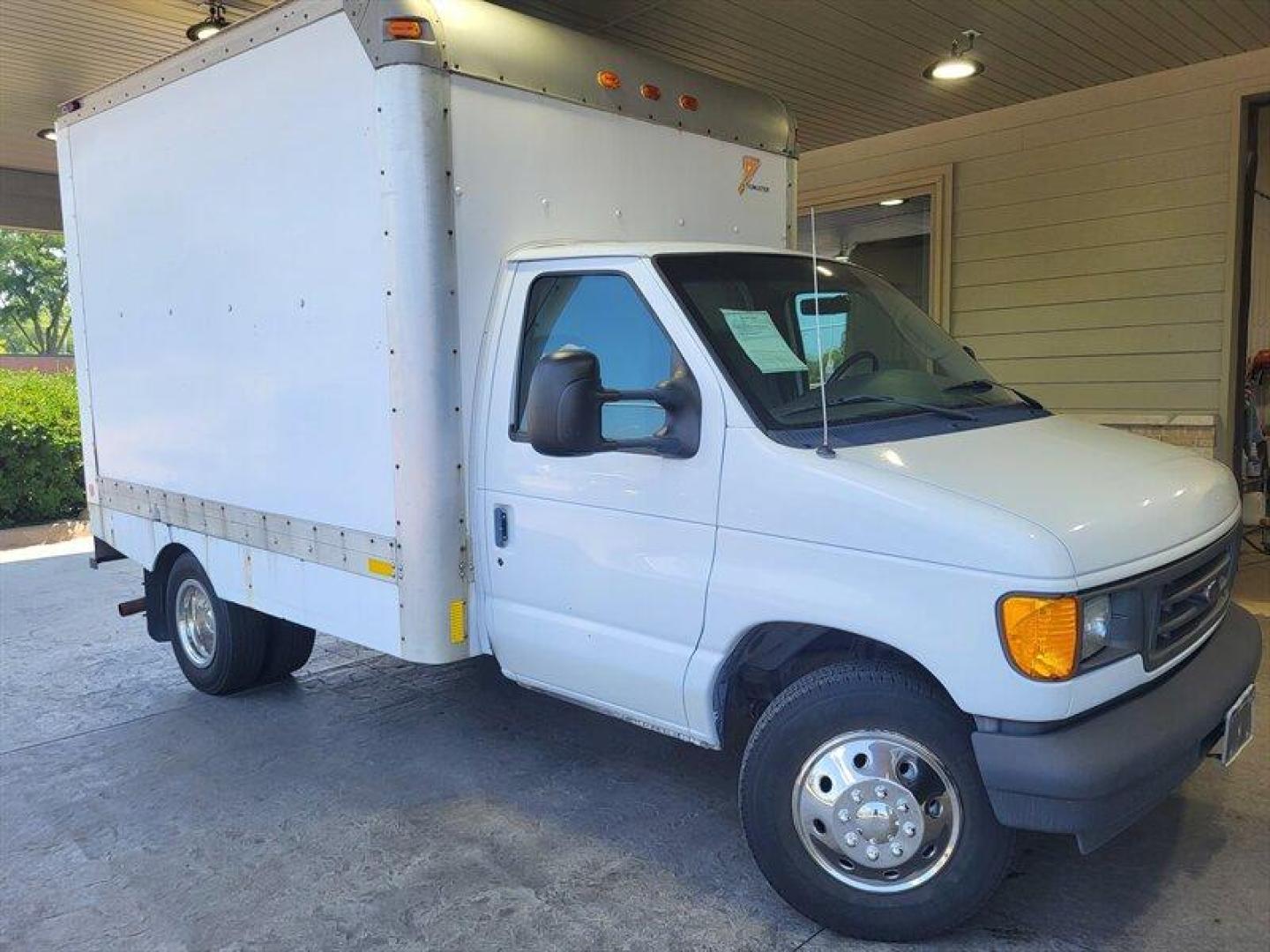 2003 White Ford E-Series Van Standard Cutaway (1FDWE35L03H) with an 5.4 V8 engine, Automatic transmission, located at 25355 Eames Street, Channahon, IL, 60410, (815) 467-1807, 41.429108, -88.228432 - Photo#0