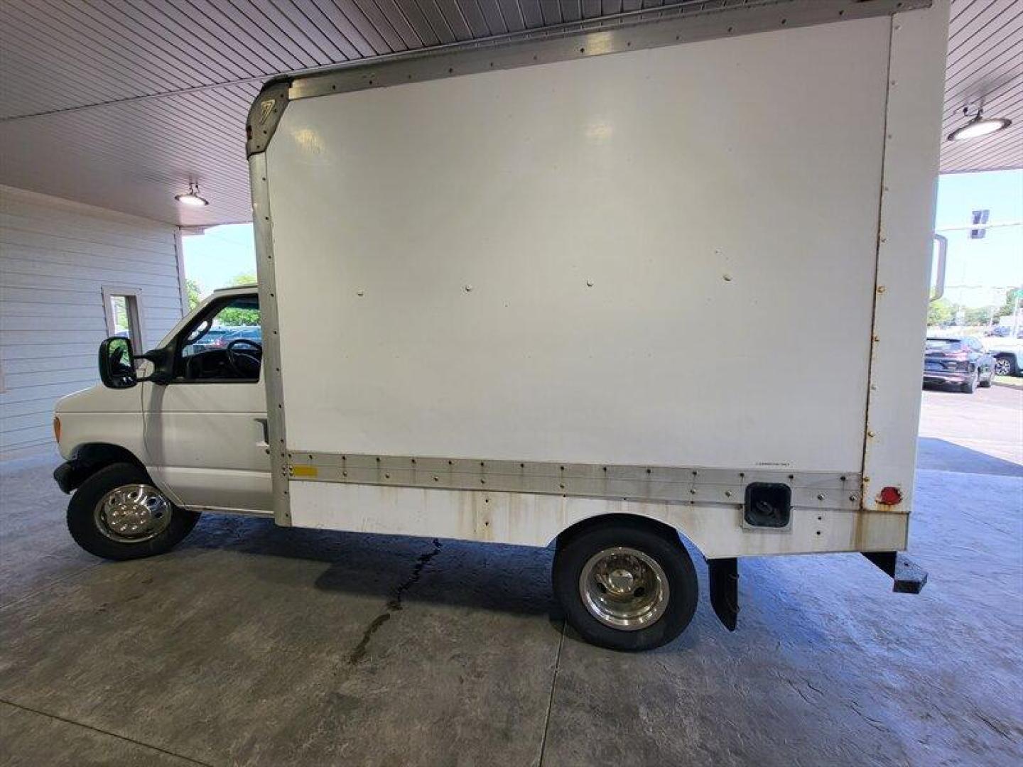 2003 White Ford E-Series Van Standard Cutaway (1FDWE35L03H) with an 5.4 V8 engine, Automatic transmission, located at 25355 Eames Street, Channahon, IL, 60410, (815) 467-1807, 41.429108, -88.228432 - Photo#10