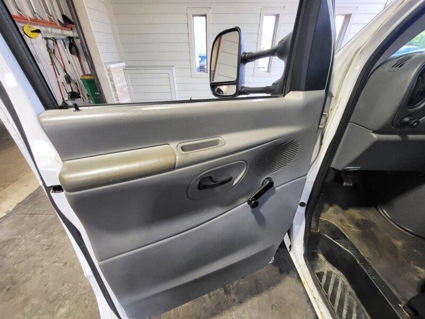 2003 White Ford E-Series Van Standard Cutaway (1FDWE35L03H) with an 5.4 V8 engine, Automatic transmission, located at 25355 Eames Street, Channahon, IL, 60410, (815) 467-1807, 41.429108, -88.228432 - Photo#21