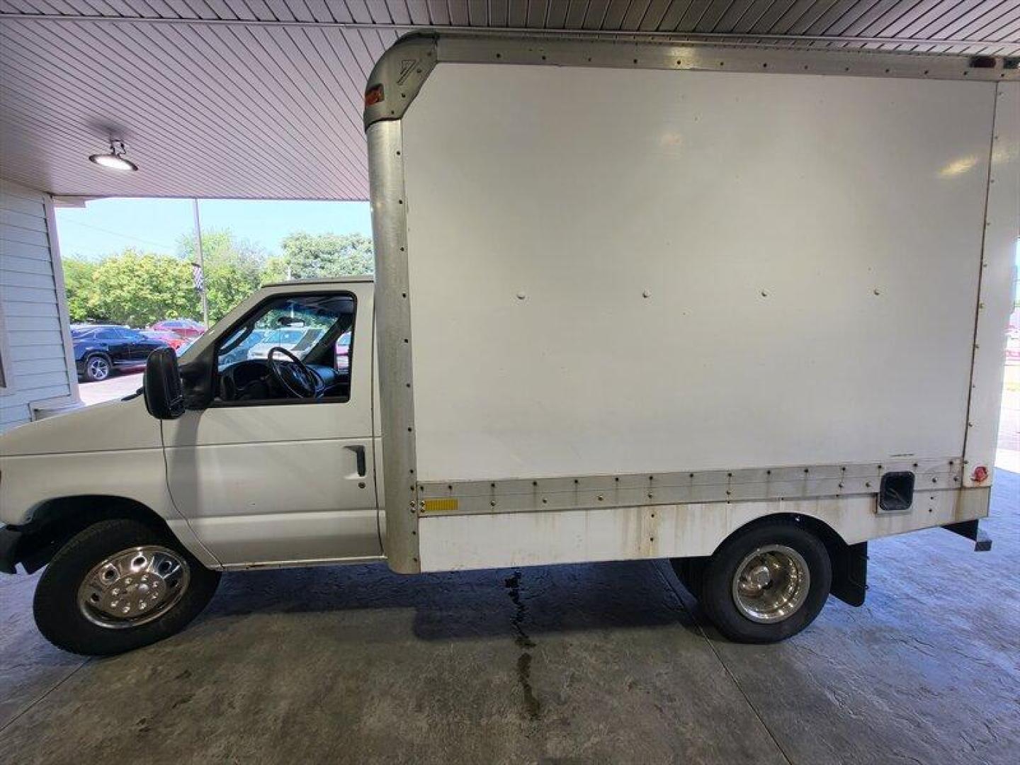 2003 White Ford E-Series Van Standard Cutaway (1FDWE35L03H) with an 5.4 V8 engine, Automatic transmission, located at 25355 Eames Street, Channahon, IL, 60410, (815) 467-1807, 41.429108, -88.228432 - Photo#11