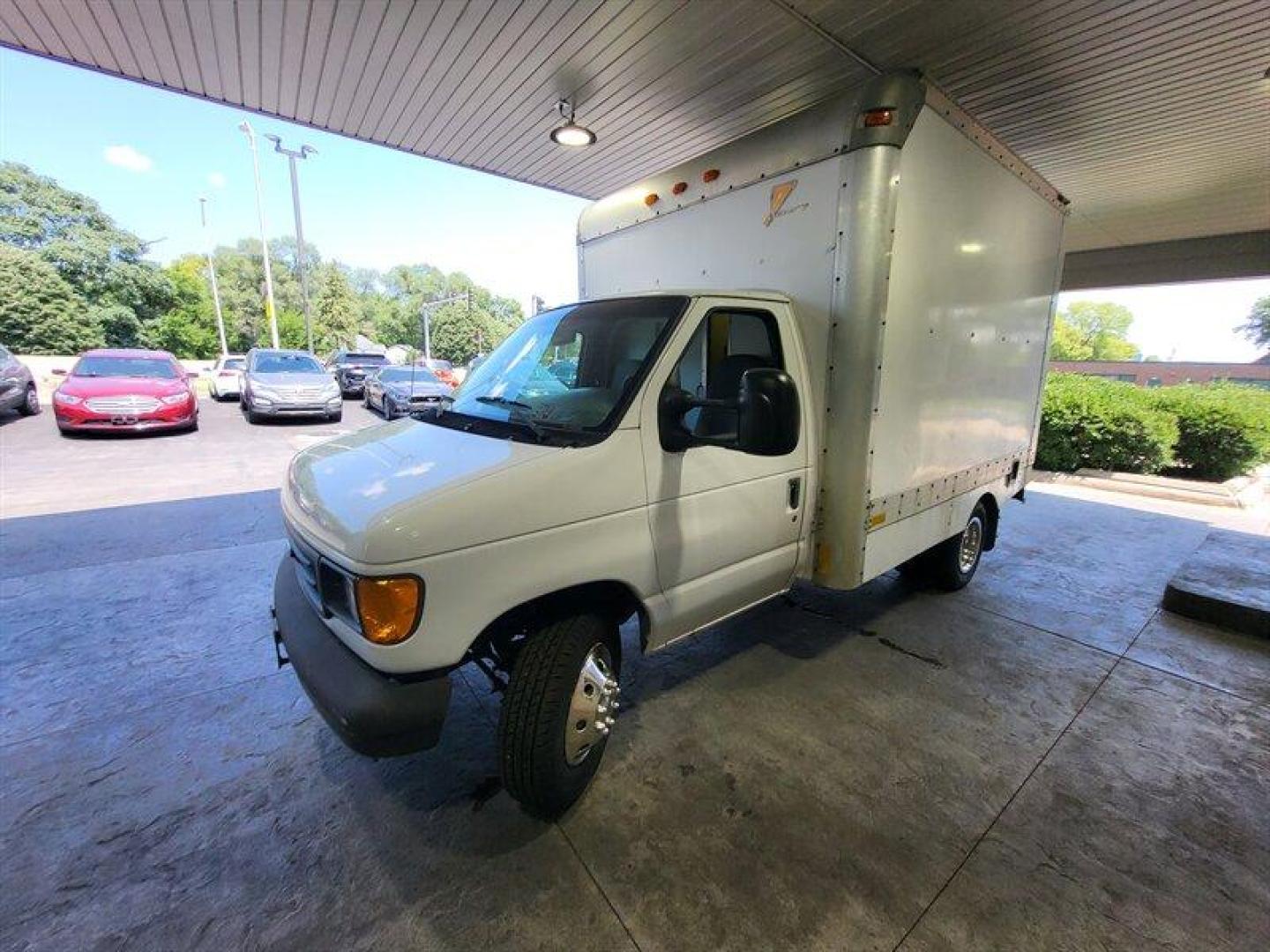 2003 White Ford E-Series Van Standard Cutaway (1FDWE35L03H) with an 5.4 V8 engine, Automatic transmission, located at 25355 Eames Street, Channahon, IL, 60410, (815) 467-1807, 41.429108, -88.228432 - Photo#12