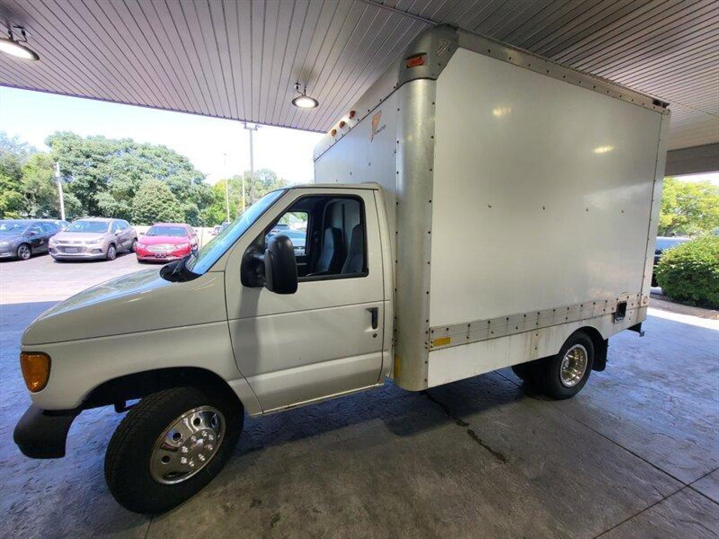 2003 White Ford E-Series Van Standard Cutaway (1FDWE35L03H) with an 5.4 V8 engine, Automatic transmission, located at 25355 Eames Street, Channahon, IL, 60410, (815) 467-1807, 41.429108, -88.228432 - Photo#13