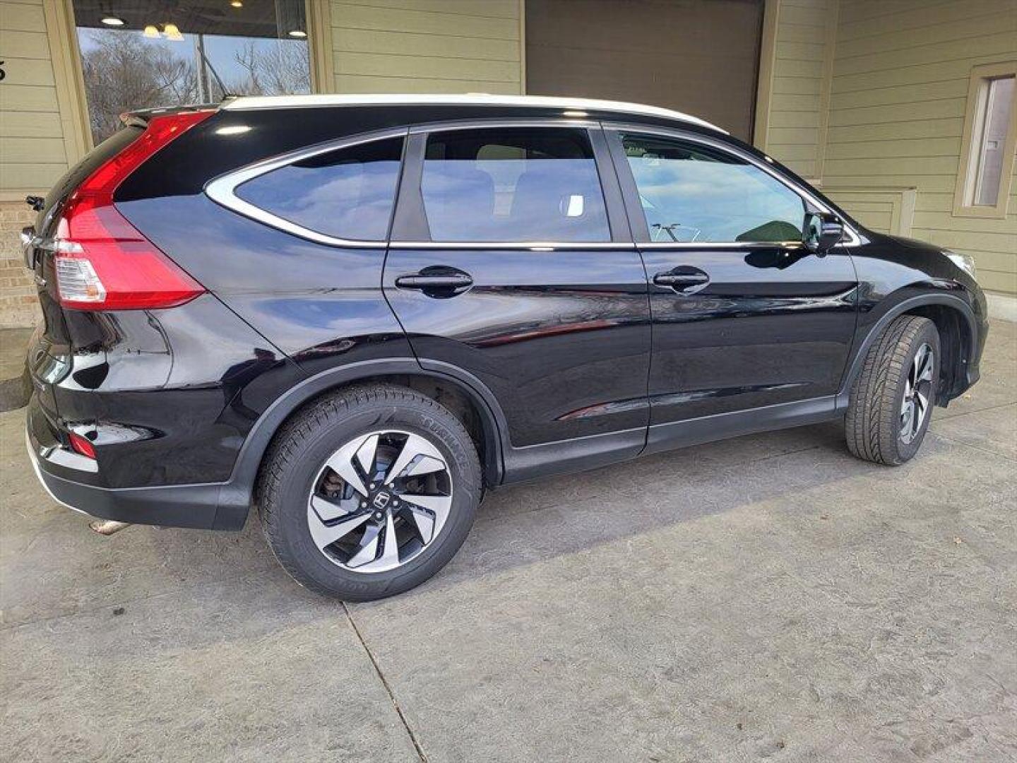 2016 Crystal Black Pearl Honda CR-V Touring (5J6RM4H97GL) with an 2.4L I4 185hp 181ft. lbs. engine, Automatic transmission, located at 25355 Eames Street, Channahon, IL, 60410, (815) 467-1807, 41.429108, -88.228432 - Photo#4