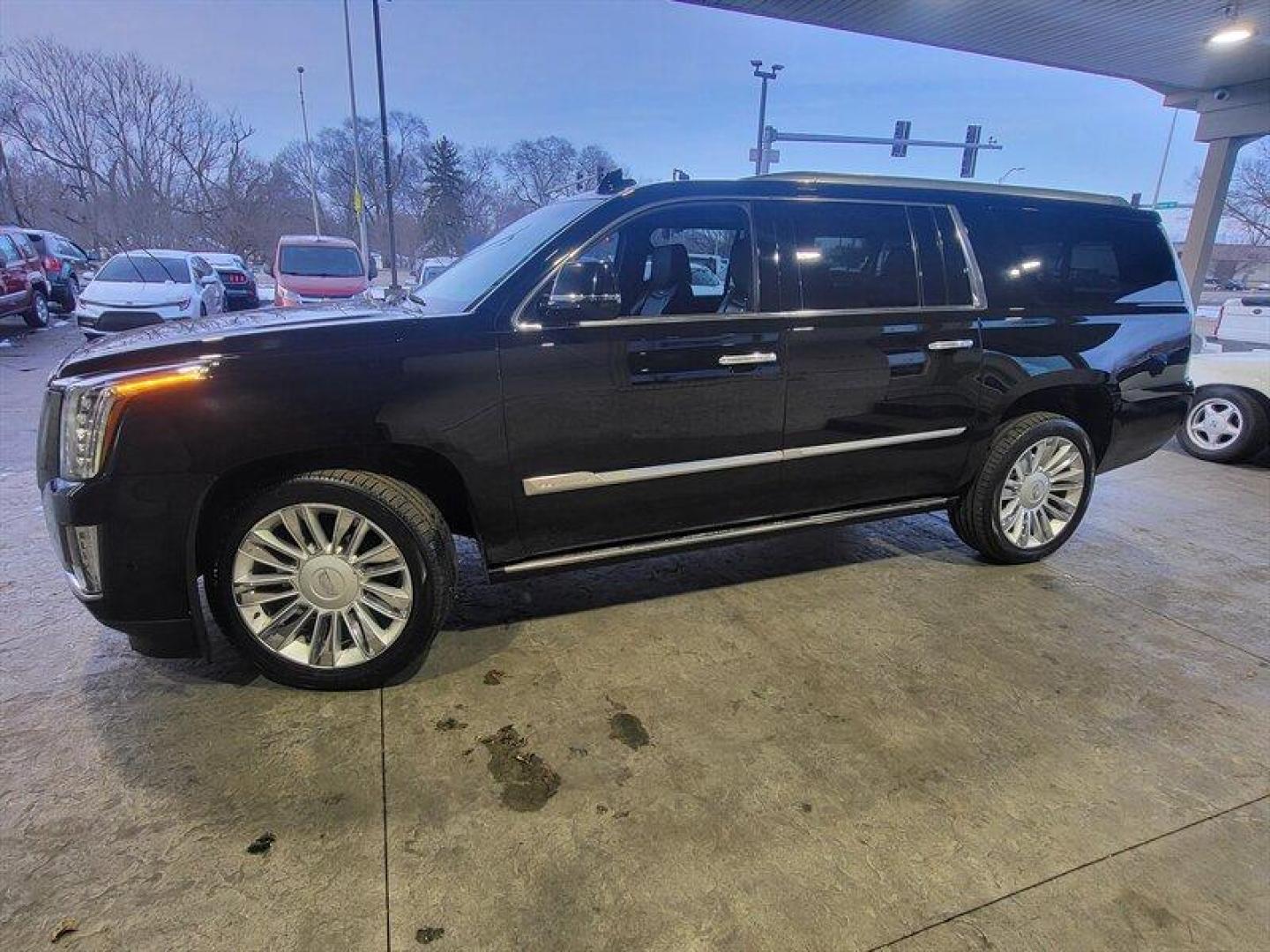 2018 Black Raven Cadillac Escalade Platinum Edition (1GYS4KKJ0JR) with an EcoTec3 6.2L V8 420hp 460ft. lbs. engine, Automatic transmission, located at 25355 Eames Street, Channahon, IL, 60410, (815) 467-1807, 41.429108, -88.228432 - Photo#5