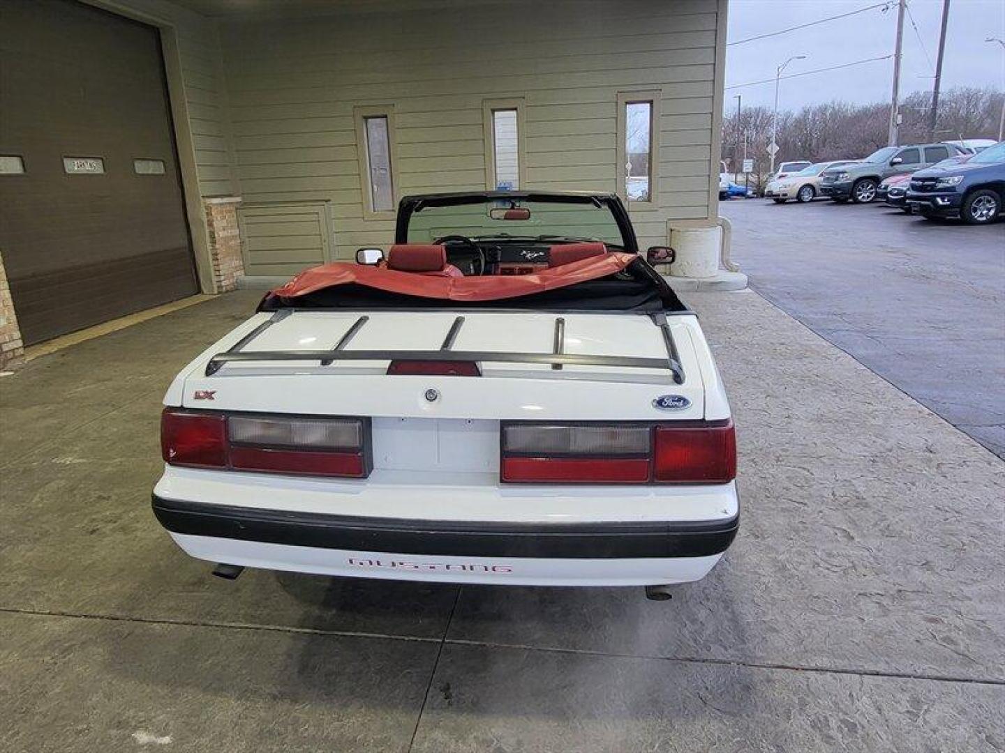 1991 Oxford White Ford Mustang LX (1FACP44E5MF) with an 5.0L NA V8 overhead valves (OHV) 16V engine, Automatic transmission, located at 25355 Eames Street, Channahon, IL, 60410, (815) 467-1807, 41.429108, -88.228432 - *WOW LOOK AT HOW CLEAN THIS CAR IS.* If you're ready for a different, no hassle and pleasant car buying experience, then give us a chance! We're breaking the standard Car Sales mold and making one of our very own you'll be sure to appreciate! So, why buy from Crase Auto Connection? Here's a simple a - Photo#3