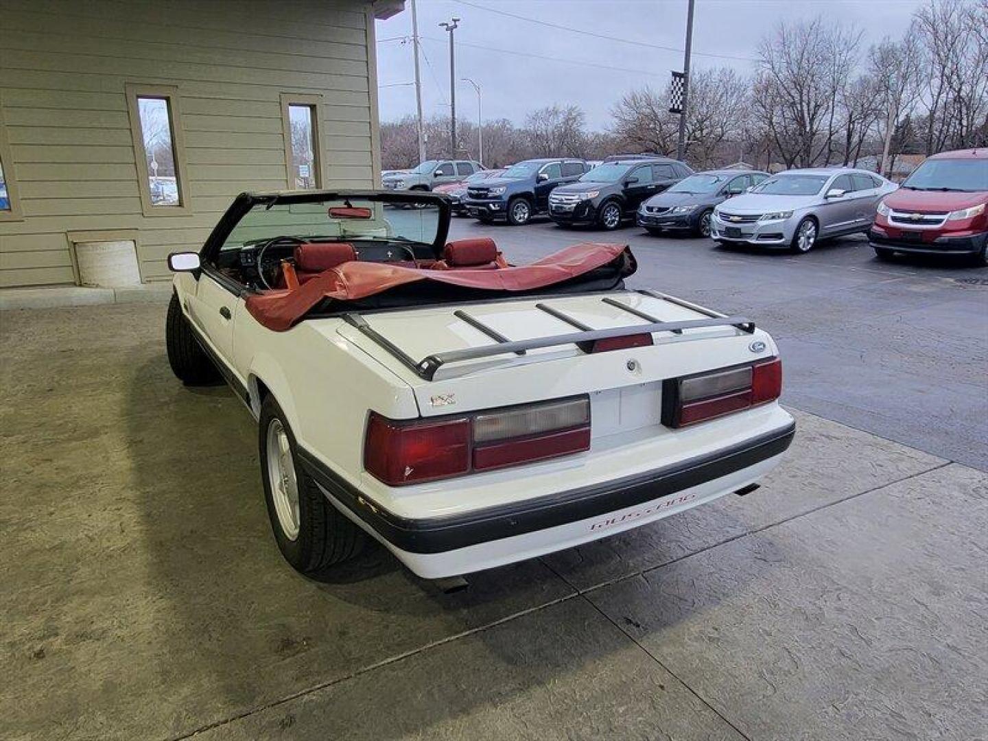 1991 Oxford White Ford Mustang LX (1FACP44E5MF) with an 5.0L NA V8 overhead valves (OHV) 16V engine, Automatic transmission, located at 25355 Eames Street, Channahon, IL, 60410, (815) 467-1807, 41.429108, -88.228432 - *WOW LOOK AT HOW CLEAN THIS CAR IS.* If you're ready for a different, no hassle and pleasant car buying experience, then give us a chance! We're breaking the standard Car Sales mold and making one of our very own you'll be sure to appreciate! So, why buy from Crase Auto Connection? Here's a simple a - Photo#4