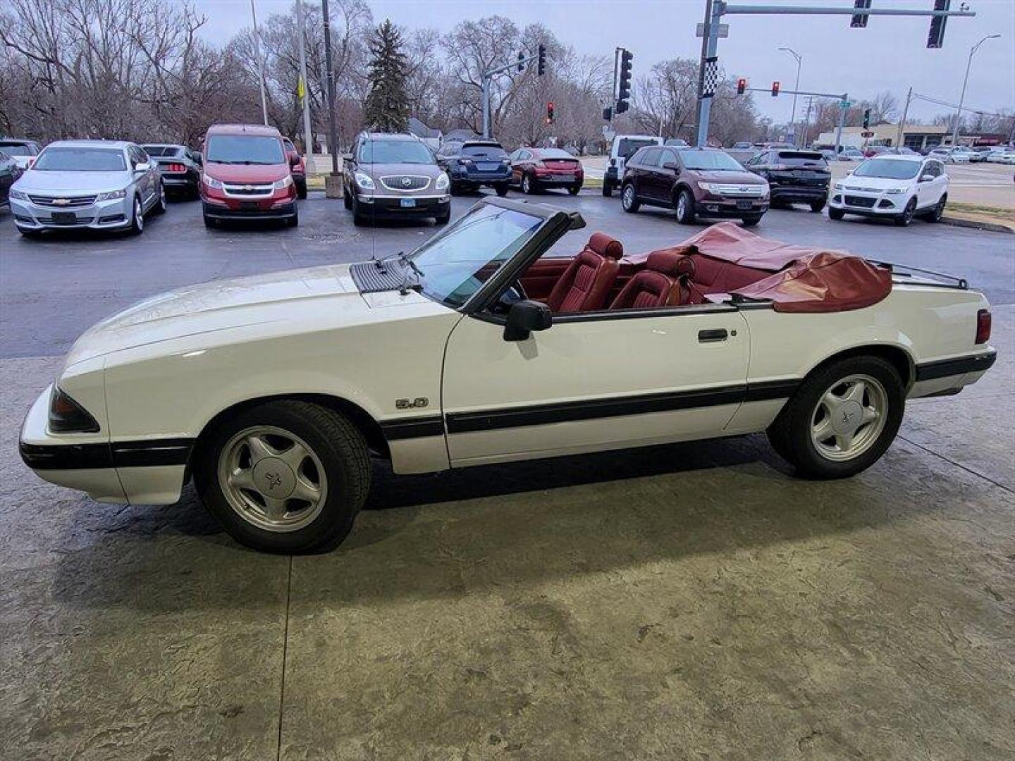 1991 Oxford White Ford Mustang LX (1FACP44E5MF) with an 5.0L NA V8 overhead valves (OHV) 16V engine, Automatic transmission, located at 25355 Eames Street, Channahon, IL, 60410, (815) 467-1807, 41.429108, -88.228432 - *WOW LOOK AT HOW CLEAN THIS CAR IS.* If you're ready for a different, no hassle and pleasant car buying experience, then give us a chance! We're breaking the standard Car Sales mold and making one of our very own you'll be sure to appreciate! So, why buy from Crase Auto Connection? Here's a simple a - Photo#5