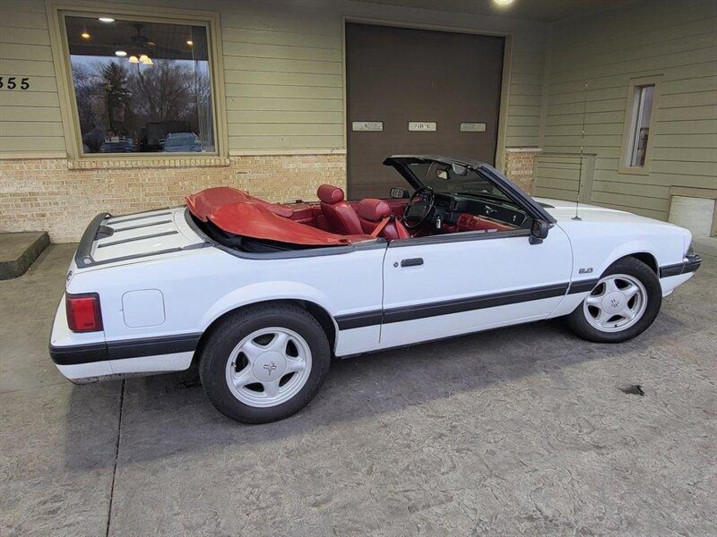 1991 Oxford White Ford Mustang LX (1FACP44E5MF) with an 5.0L NA V8 overhead valves (OHV) 16V engine, Automatic transmission, located at 25355 Eames Street, Channahon, IL, 60410, (815) 467-1807, 41.429108, -88.228432 - *WOW LOOK AT HOW CLEAN THIS CAR IS.* If you're ready for a different, no hassle and pleasant car buying experience, then give us a chance! We're breaking the standard Car Sales mold and making one of our very own you'll be sure to appreciate! So, why buy from Crase Auto Connection? Here's a simple a - Photo#9