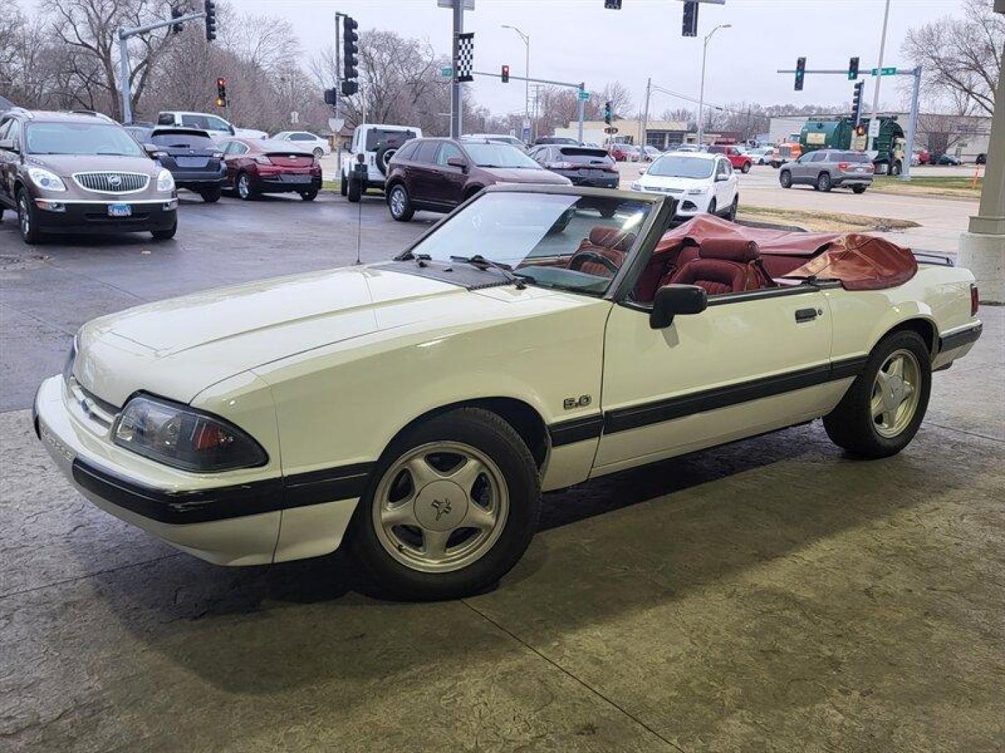 1991 Oxford White Ford Mustang LX (1FACP44E5MF) with an 5.0L NA V8 overhead valves (OHV) 16V engine, Automatic transmission, located at 25355 Eames Street, Channahon, IL, 60410, (815) 467-1807, 41.429108, -88.228432 - *WOW LOOK AT HOW CLEAN THIS CAR IS.* If you're ready for a different, no hassle and pleasant car buying experience, then give us a chance! We're breaking the standard Car Sales mold and making one of our very own you'll be sure to appreciate! So, why buy from Crase Auto Connection? Here's a simple a - Photo#6