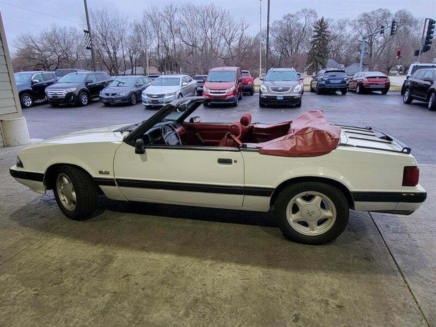 1991 Oxford White Ford Mustang LX (1FACP44E5MF) with an 5.0L NA V8 overhead valves (OHV) 16V engine, Automatic transmission, located at 25355 Eames Street, Channahon, IL, 60410, (815) 467-1807, 41.429108, -88.228432 - *WOW LOOK AT HOW CLEAN THIS CAR IS.* If you're ready for a different, no hassle and pleasant car buying experience, then give us a chance! We're breaking the standard Car Sales mold and making one of our very own you'll be sure to appreciate! So, why buy from Crase Auto Connection? Here's a simple a - Photo#7