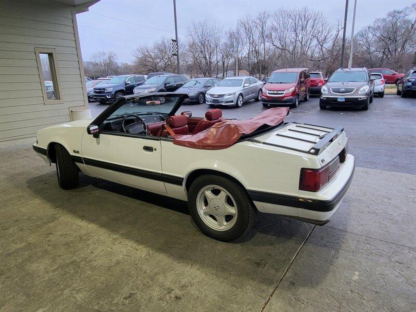 1991 Oxford White Ford Mustang LX (1FACP44E5MF) with an 5.0L NA V8 overhead valves (OHV) 16V engine, Automatic transmission, located at 25355 Eames Street, Channahon, IL, 60410, (815) 467-1807, 41.429108, -88.228432 - *WOW LOOK AT HOW CLEAN THIS CAR IS.* If you're ready for a different, no hassle and pleasant car buying experience, then give us a chance! We're breaking the standard Car Sales mold and making one of our very own you'll be sure to appreciate! So, why buy from Crase Auto Connection? Here's a simple a - Photo#8