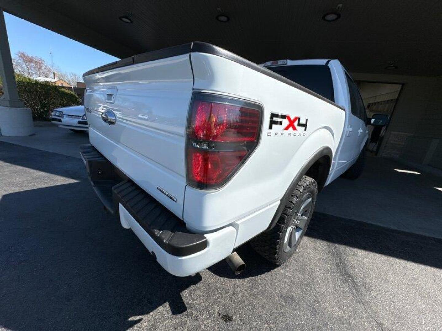 2011 Oxford White Ford F-150 FX4 (1FTFW1EF8BK) with an 5.0L Flex Fuel V8 360hp 380ft. lbs. engine, Automatic transmission, located at 25355 Eames Street, Channahon, IL, 60410, (815) 467-1807, 41.429108, -88.228432 - Looking for a truck that can handle your daily commute and your weekend adventures? Look no further than the 2011 Ford F-150 FX4! This beast is powered by a 5.0L Flex Fuel V8 engine that pumps out 360 horsepower and 380 foot-pounds of torque. And don't worry about stopping to fill up too often - it' - Photo#3