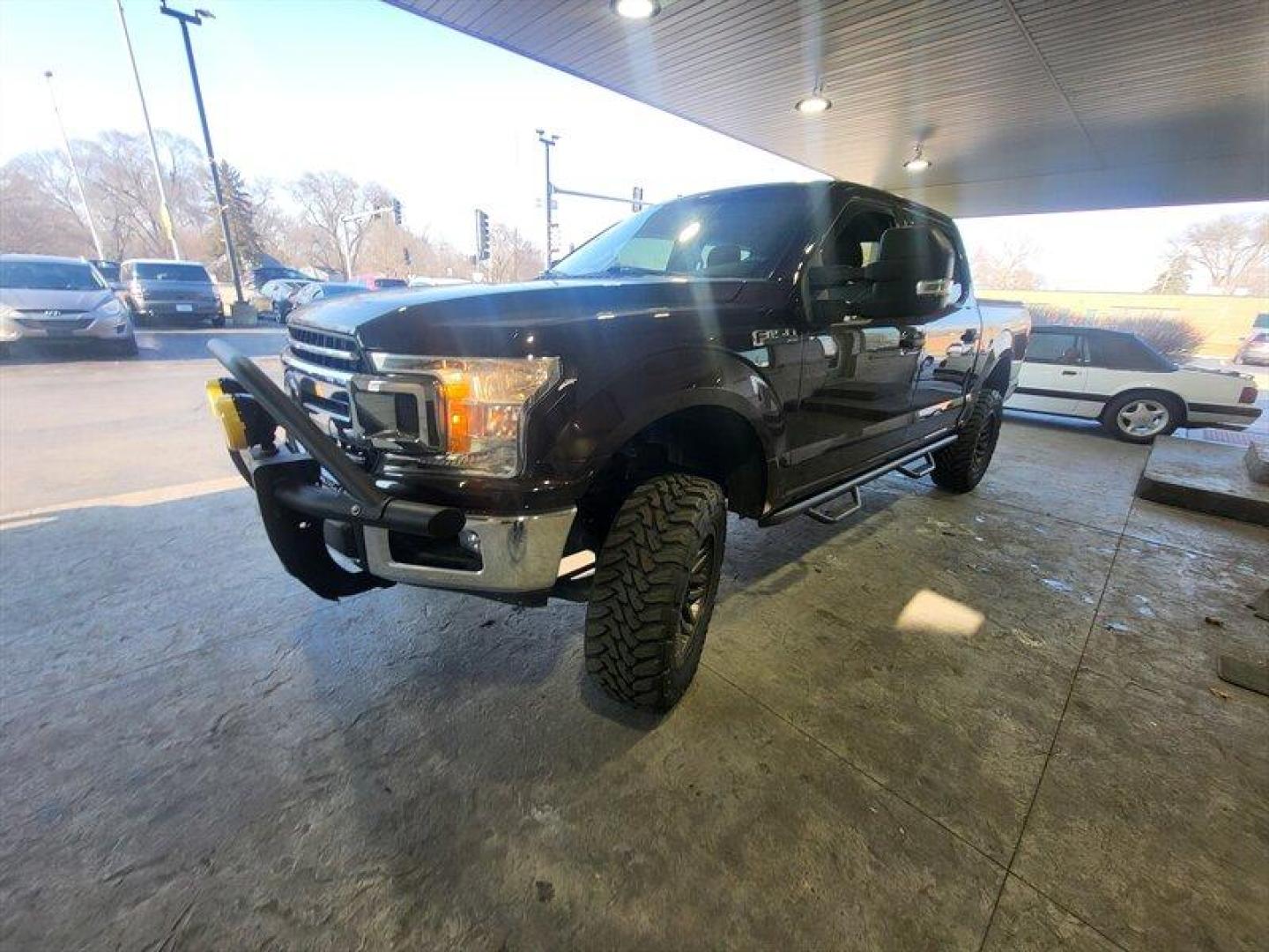 2018 Race Red Ford F-150 XLT (1FTEW1EP8JF) with an EcoBoost 2.7L Twin Turbo V6 325hp 400ft. lbs. engine, Automatic transmission, located at 25355 Eames Street, Channahon, IL, 60410, (815) 467-1807, 41.429108, -88.228432 - Introducing the 2018 Ford F-150 XLT - a true masterpiece of American engineering that delivers unparalleled power and performance. With its mighty EcoBoost 2.7L Twin Turbo V6 engine that boasts an impressive 325 horsepower and 400ft. lbs. of torque, this beast is ready to conquer any challenge that - Photo#8