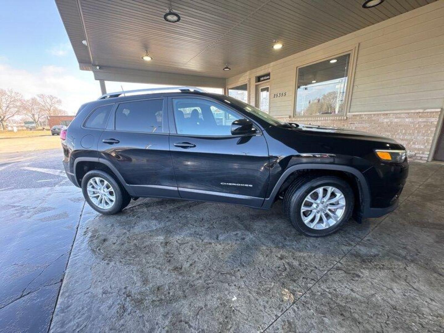 2021 Diamond Black Crystal Pearl Coat Jeep Cherokee Latitude (1C4PJLCB3MD) with an 2.4 engine, Automatic transmission, located at 25355 Eames Street, Channahon, IL, 60410, (815) 467-1807, 41.429108, -88.228432 - Introducing the 2021 Jeep Cherokee Latitude - the ultimate SUV designed to dominate the road! This beast is powered by a 2.4-liter engine that delivers unmatched power and performance, giving you the edge you need to conquer any terrain. With a fuel economy of 22 MPG in the city and an impressive 31 - Photo#2