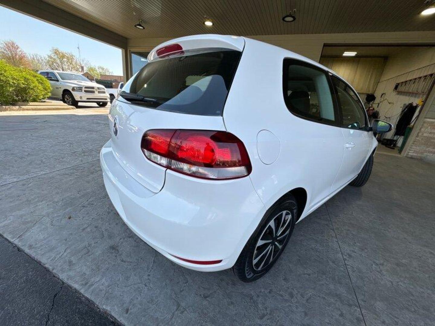 2011 Candy White Volkswagen Golf 2.5L (WVWBA7AJ8BW) with an 2.5L I5 170hp 177ft. lbs. engine, TipTronic transmission, located at 25355 Eames Street, Channahon, IL, 60410, (815) 467-1807, 41.429108, -88.228432 - Looking for a hot hatch with style, power, and great gas mileage? Look no further than the 2011 Volkswagen Golf 2.5L! This baby is powered by a 2.5L I5 engine that delivers a snappy 170 horsepower and 177 foot-pounds of torque. That means you'll get the performance you crave without sacrificing fuel - Photo#4