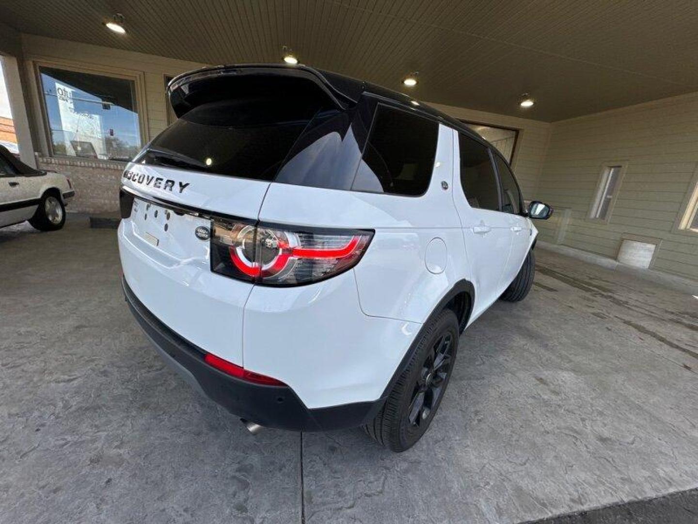 2017 Fuji White Land Rover Discovery Sport HSE (SALCR2BGXHH) with an 2.0L Turbo I4 240hp 250ft. lbs. engine, Automatic transmission, located at 25355 Eames Street, Channahon, IL, 60410, (815) 467-1807, 41.429108, -88.228432 - Photo#3