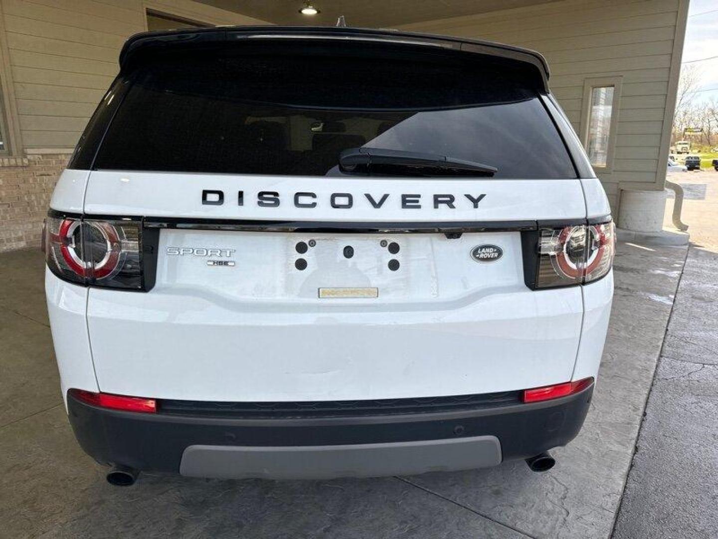 2017 Fuji White Land Rover Discovery Sport HSE (SALCR2BGXHH) with an 2.0L Turbo I4 240hp 250ft. lbs. engine, Automatic transmission, located at 25355 Eames Street, Channahon, IL, 60410, (815) 467-1807, 41.429108, -88.228432 - Photo#4