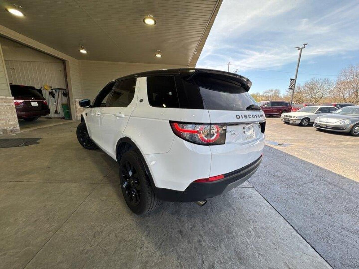 2017 Fuji White Land Rover Discovery Sport HSE (SALCR2BGXHH) with an 2.0L Turbo I4 240hp 250ft. lbs. engine, Automatic transmission, located at 25355 Eames Street, Channahon, IL, 60410, (815) 467-1807, 41.429108, -88.228432 - Photo#5