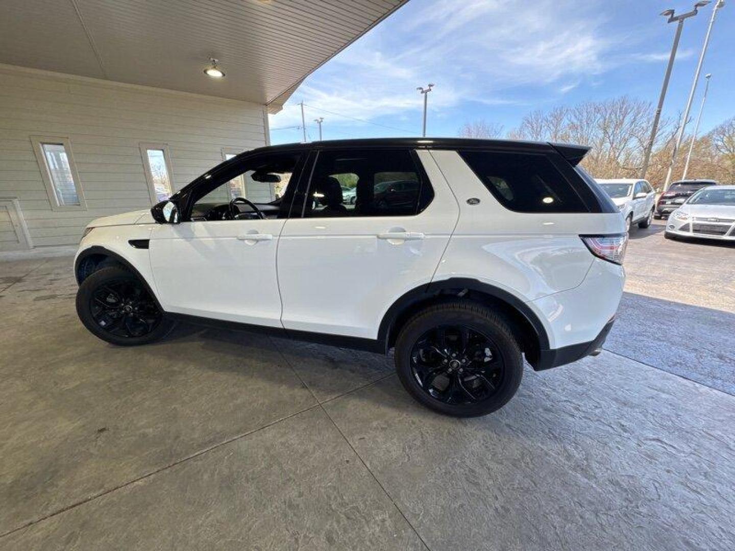 2017 Fuji White Land Rover Discovery Sport HSE (SALCR2BGXHH) with an 2.0L Turbo I4 240hp 250ft. lbs. engine, Automatic transmission, located at 25355 Eames Street, Channahon, IL, 60410, (815) 467-1807, 41.429108, -88.228432 - Photo#6