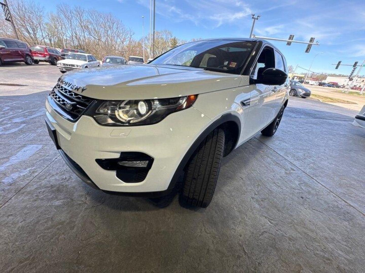 2017 Fuji White Land Rover Discovery Sport HSE (SALCR2BGXHH) with an 2.0L Turbo I4 240hp 250ft. lbs. engine, Automatic transmission, located at 25355 Eames Street, Channahon, IL, 60410, (815) 467-1807, 41.429108, -88.228432 - Photo#7