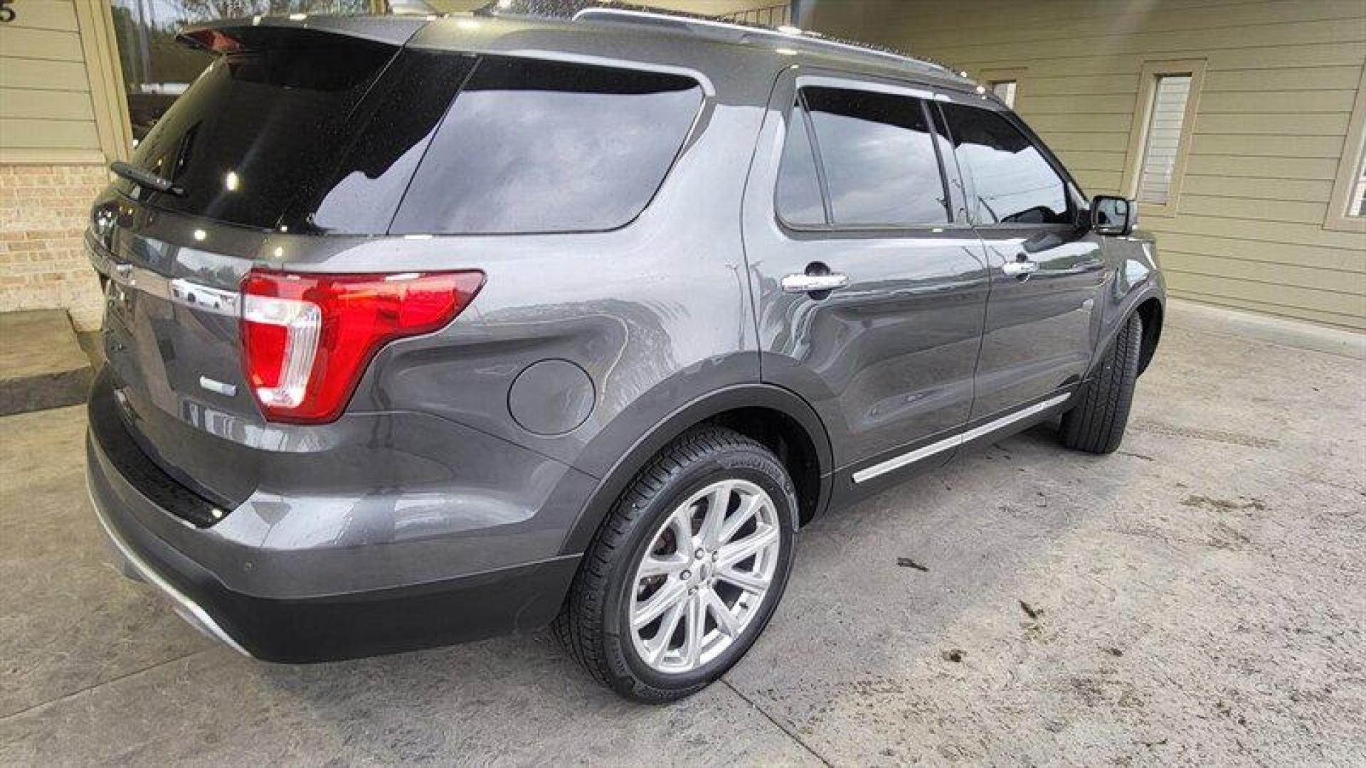 2016 Guard Ford Explorer Limited (1FM5K8F89GG) with an 3.5L V6 290hp 255ft. lbs. engine, Automatic transmission, located at 25355 Eames Street, Channahon, IL, 60410, (815) 467-1807, 41.429108, -88.228432 - Photo#3