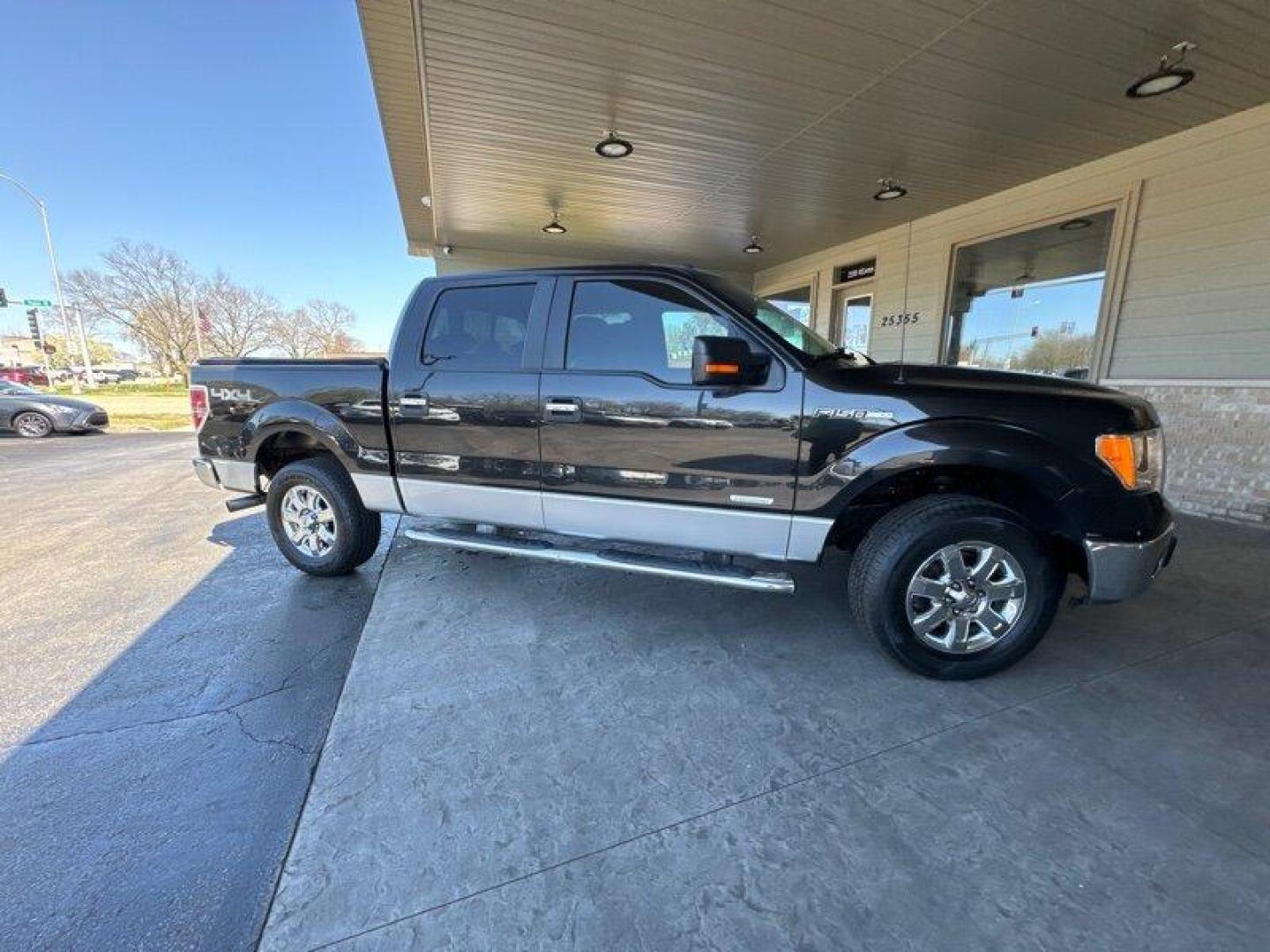 2013 Tuxedo Black Metallic Ford F-150 XLT (1FTFW1ET9DF) with an EcoBoost 3.5L Twin Turbo V6 365hp 420ft. lbs. engine, Automatic transmission, located at 25355 Eames Street, Channahon, IL, 60410, (815) 467-1807, 41.429108, -88.228432 - Looking for a powerful and reliable pickup truck that can handle all your heavy-duty needs? Look no further than the 2013 Ford F-150 XLT! This impressive truck is powered by a high-performance EcoBoost 3.5L Twin Turbo V6 engine, which delivers a whopping 365 horsepower and 420 ft-lbs. of torque. B - Photo#1