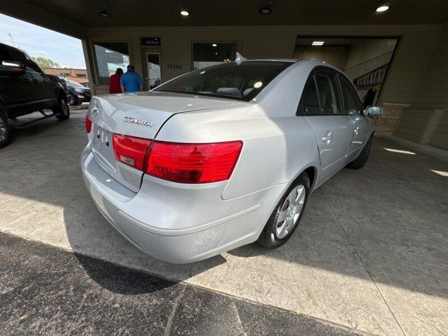 2010 Silver Hyundai SONATA GLS (5NPET4AC5AH) with an 2.4L I4 175hp 168ft. lbs. engine, Automatic transmission, located at 25355 Eames Street, Channahon, IL, 60410, (815) 467-1807, 41.429108, -88.228432 - Photo#3