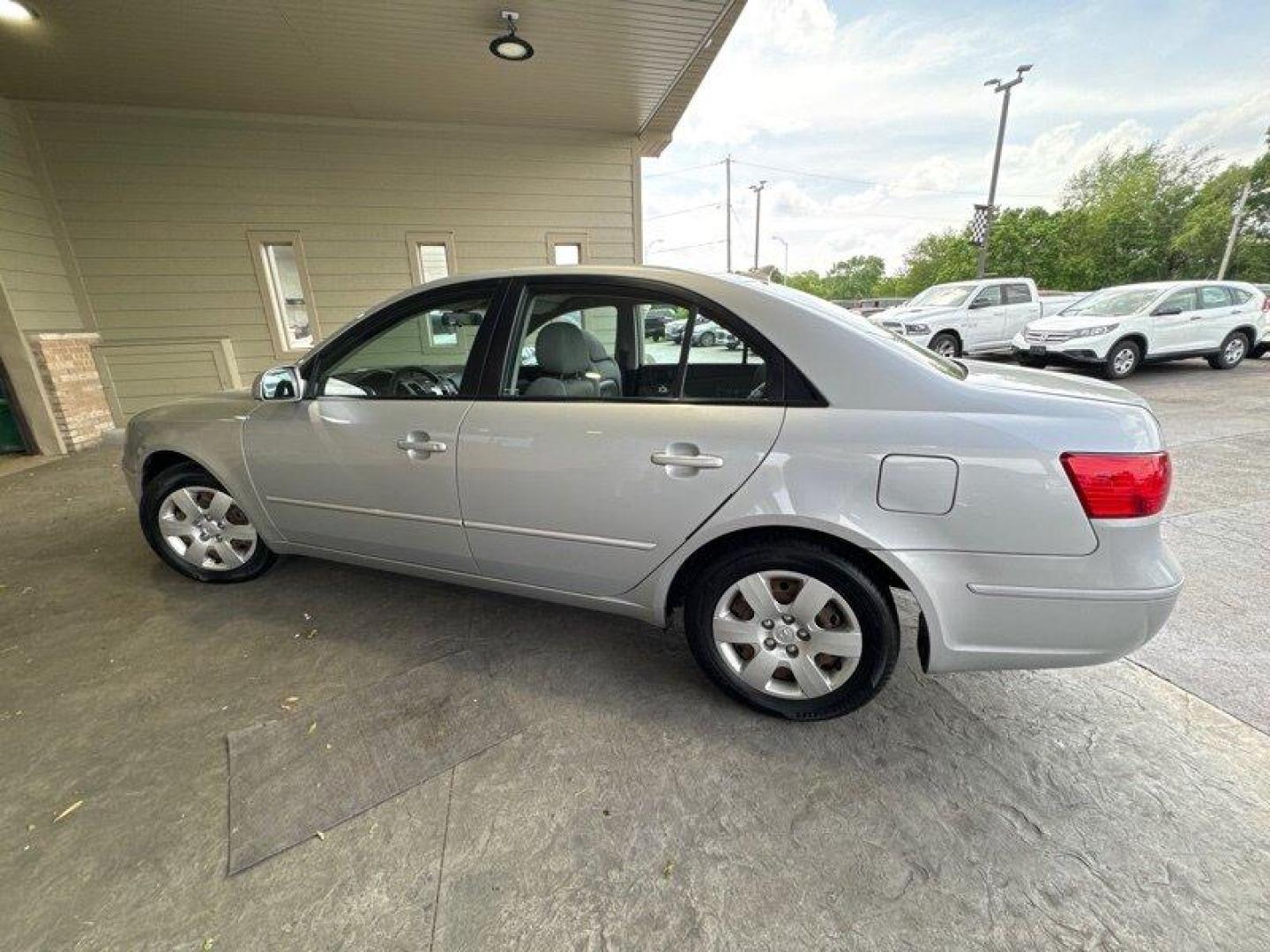 2010 Silver Hyundai SONATA GLS (5NPET4AC5AH) with an 2.4L I4 175hp 168ft. lbs. engine, Automatic transmission, located at 25355 Eames Street, Channahon, IL, 60410, (815) 467-1807, 41.429108, -88.228432 - Photo#6