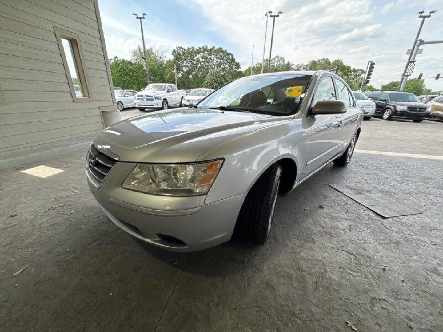 2010 Silver Hyundai SONATA GLS (5NPET4AC5AH) with an 2.4L I4 175hp 168ft. lbs. engine, Automatic transmission, located at 25355 Eames Street, Channahon, IL, 60410, (815) 467-1807, 41.429108, -88.228432 - Photo#7