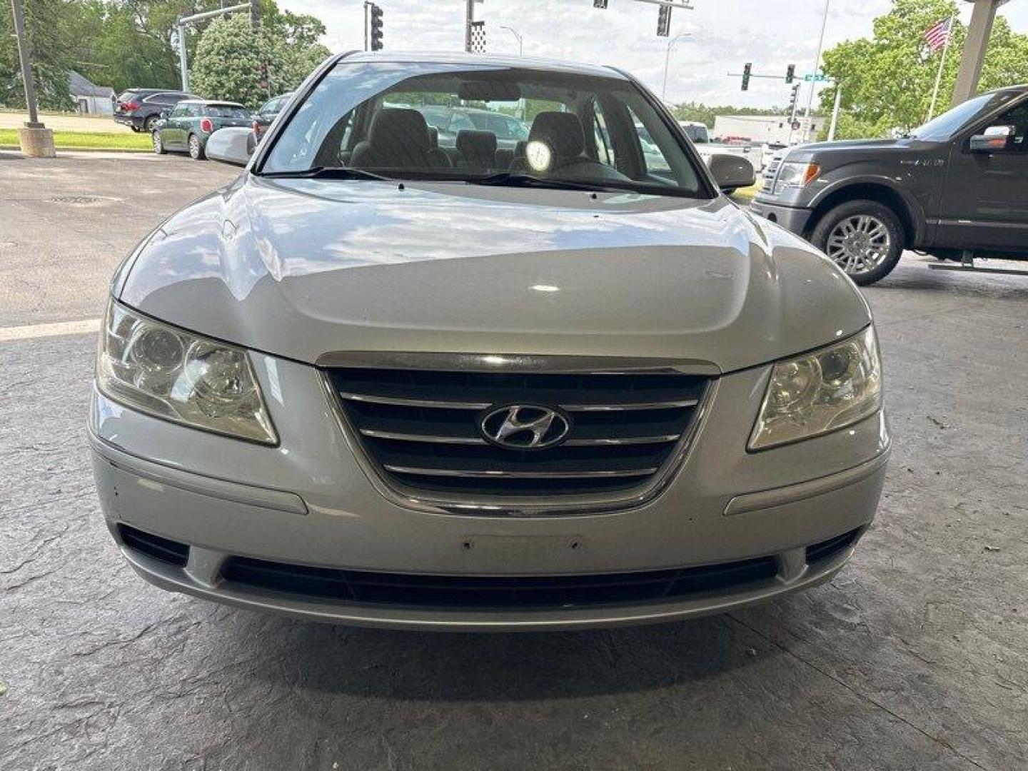 2010 Silver Hyundai SONATA GLS (5NPET4AC5AH) with an 2.4L I4 175hp 168ft. lbs. engine, Automatic transmission, located at 25355 Eames Street, Channahon, IL, 60410, (815) 467-1807, 41.429108, -88.228432 - Photo#8