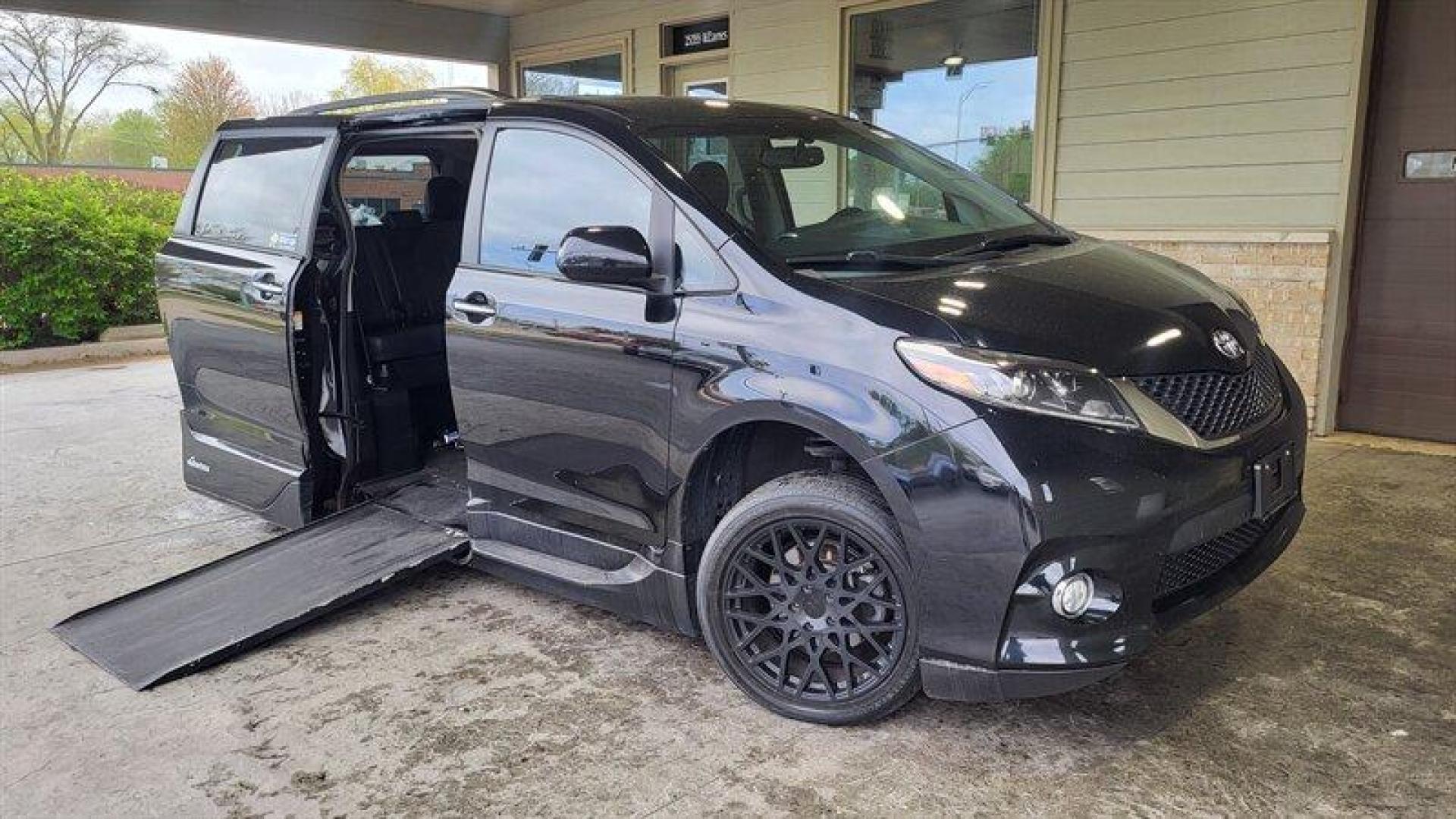 2015 Attitude Black Metallic Toyota Sienna SE 8 Passenger (5TDXK3DC2FS) with an 3.5L V6 266hp 245ft. lbs. engine, Automatic transmission, located at 25355 Eames Street, Channahon, IL, 60410, (815) 467-1807, 41.429108, -88.228432 - Photo#0