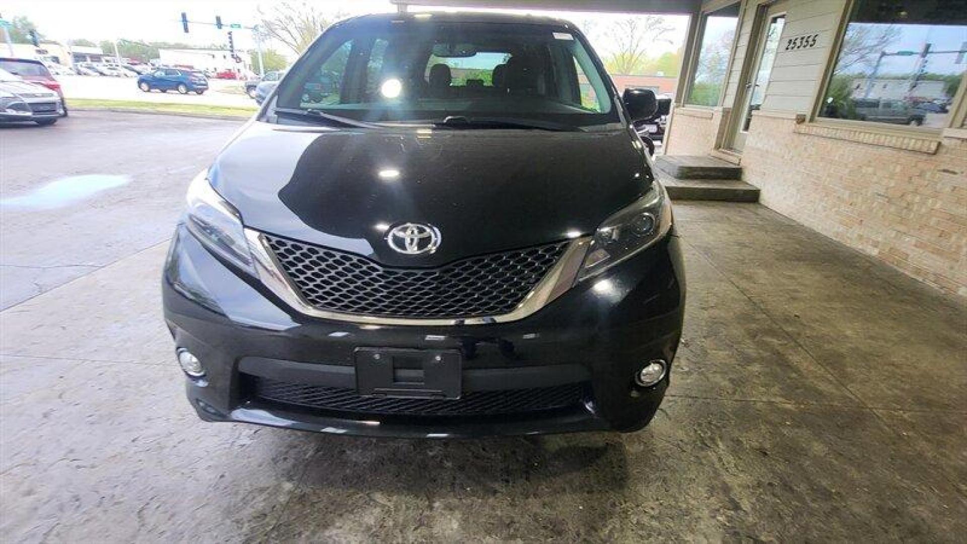 2015 Attitude Black Metallic Toyota Sienna SE 8 Passenger (5TDXK3DC2FS) with an 3.5L V6 266hp 245ft. lbs. engine, Automatic transmission, located at 25355 Eames Street, Channahon, IL, 60410, (815) 467-1807, 41.429108, -88.228432 - Photo#10