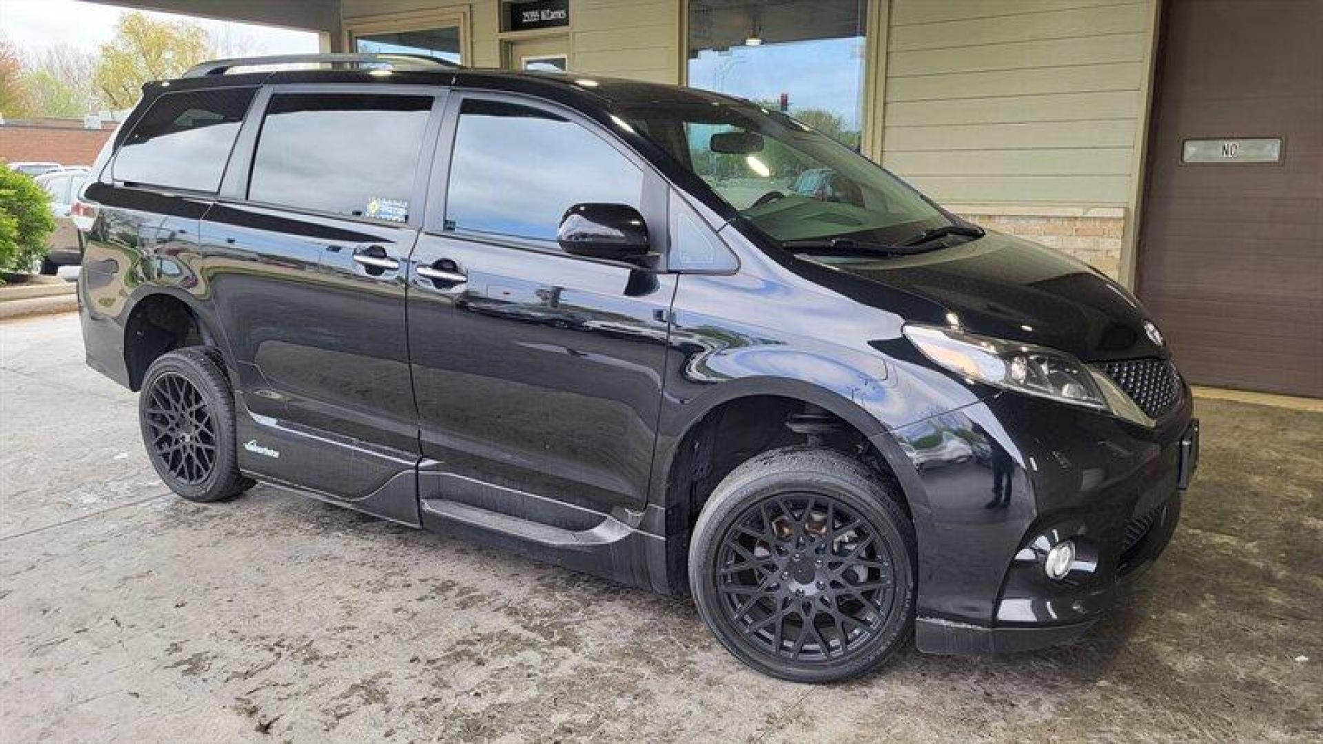 2015 Attitude Black Metallic Toyota Sienna SE 8 Passenger (5TDXK3DC2FS) with an 3.5L V6 266hp 245ft. lbs. engine, Automatic transmission, located at 25355 Eames Street, Channahon, IL, 60410, (815) 467-1807, 41.429108, -88.228432 - Photo#1