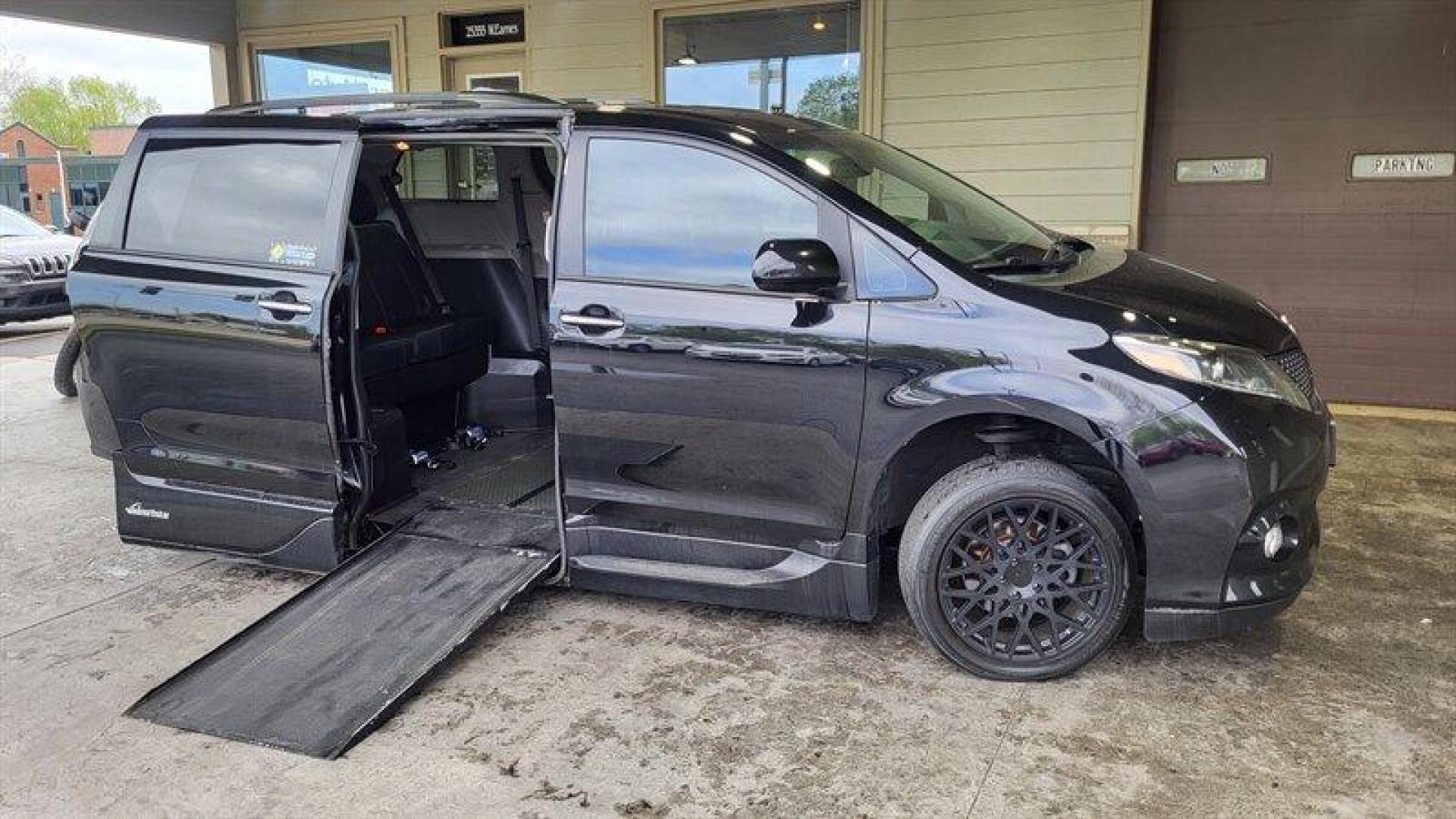 2015 Attitude Black Metallic Toyota Sienna SE 8 Passenger (5TDXK3DC2FS) with an 3.5L V6 266hp 245ft. lbs. engine, Automatic transmission, located at 25355 Eames Street, Channahon, IL, 60410, (815) 467-1807, 41.429108, -88.228432 - Photo#2