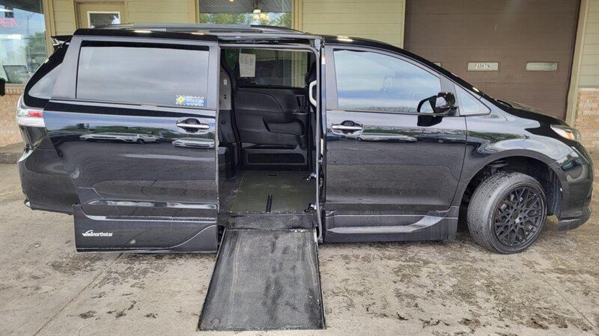 2015 Attitude Black Metallic Toyota Sienna SE 8 Passenger (5TDXK3DC2FS) with an 3.5L V6 266hp 245ft. lbs. engine, Automatic transmission, located at 25355 Eames Street, Channahon, IL, 60410, (815) 467-1807, 41.429108, -88.228432 - Photo#3