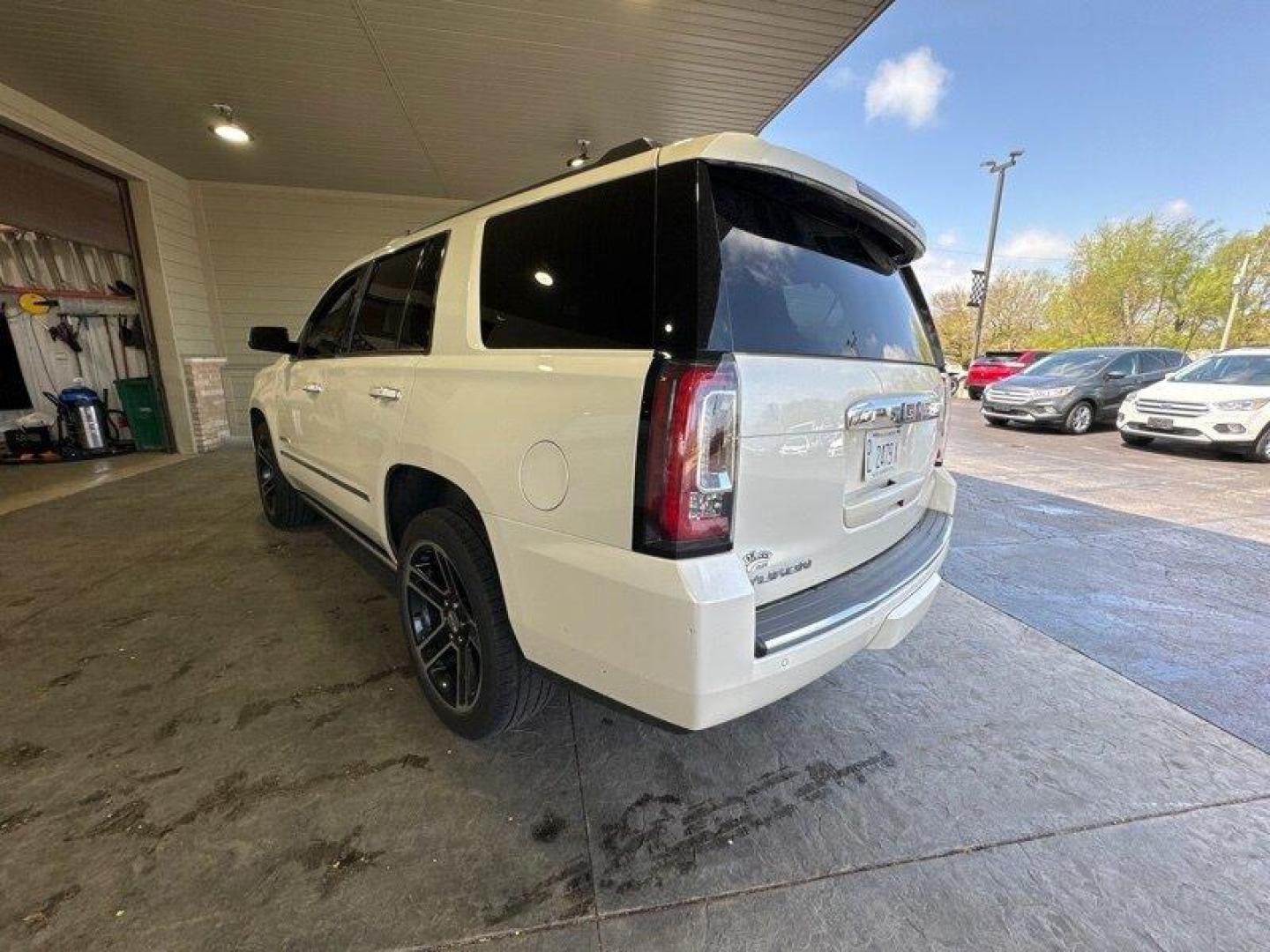 2015 Summit White GMC Yukon Denali (1GKS2CKJ8FR) with an EcoTec3 6.2L V8 420hp 460ft. lbs. engine, Automatic transmission, located at 25355 Eames Street, Channahon, IL, 60410, (815) 467-1807, 41.429108, -88.228432 - Photo#4