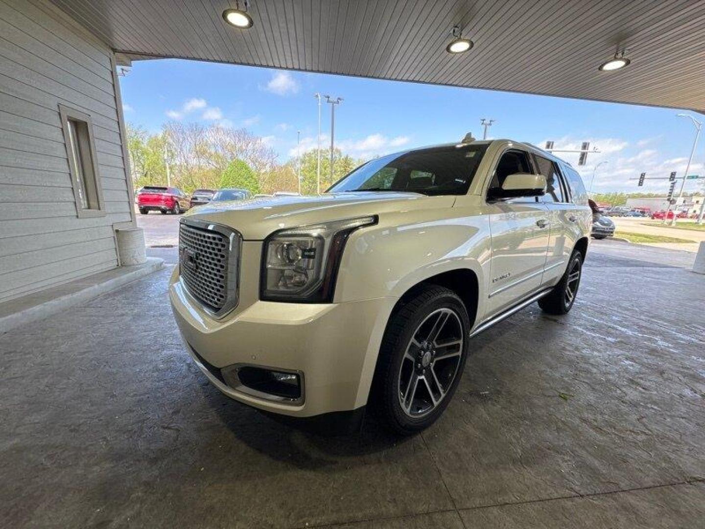 2015 Summit White GMC Yukon Denali (1GKS2CKJ8FR) with an EcoTec3 6.2L V8 420hp 460ft. lbs. engine, Automatic transmission, located at 25355 Eames Street, Channahon, IL, 60410, (815) 467-1807, 41.429108, -88.228432 - Photo#6