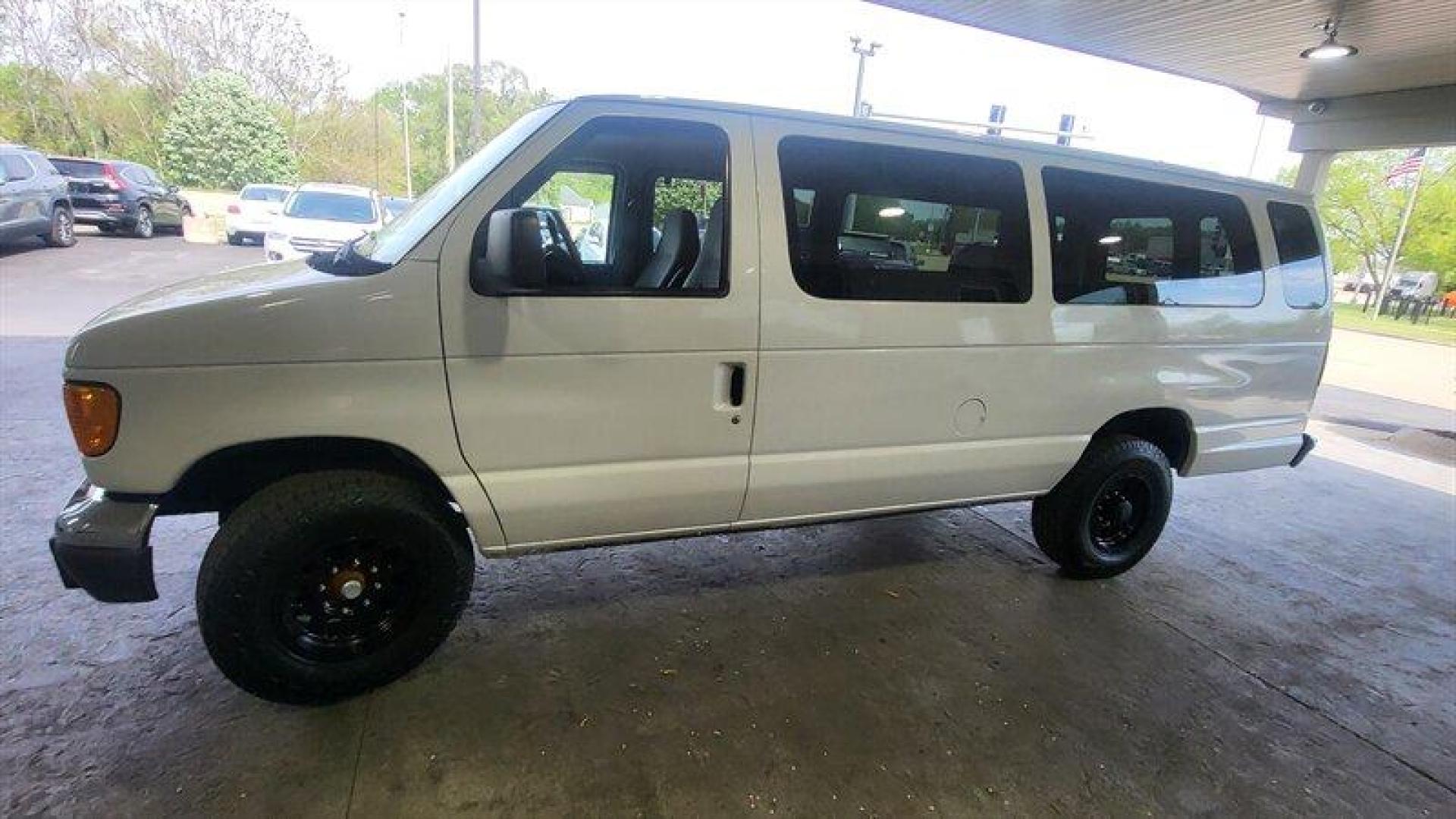 2006 Oxford White Clearcoat Ford XLT (1FBSS31L06D) with an Triton 5.4L V8 255hp 350ft. lbs. engine, Automatic transmission, located at 25355 Eames Street, Channahon, IL, 60410, (815) 467-1807, 41.429108, -88.228432 - ** PARTIALLY CONVERTED TO BE A VAN LIFE VEHICLE. **Looking for a reliable and spacious van that can carry all your cargo with ease? Look no further than the 2006 Ford E-350 SD XLT! This van is powered by a Triton 5.4L V8 engine that delivers 255 horsepower and 350 foot-pounds of torque, providing am - Photo#9