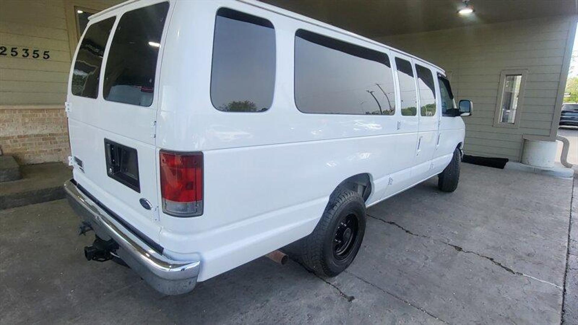 2006 Oxford White Clearcoat Ford XLT (1FBSS31L06D) with an Triton 5.4L V8 255hp 350ft. lbs. engine, Automatic transmission, located at 25355 Eames Street, Channahon, IL, 60410, (815) 467-1807, 41.429108, -88.228432 - ** PARTIALLY CONVERTED TO BE A VAN LIFE VEHICLE. **Looking for a reliable and spacious van that can carry all your cargo with ease? Look no further than the 2006 Ford E-350 SD XLT! This van is powered by a Triton 5.4L V8 engine that delivers 255 horsepower and 350 foot-pounds of torque, providing am - Photo#4